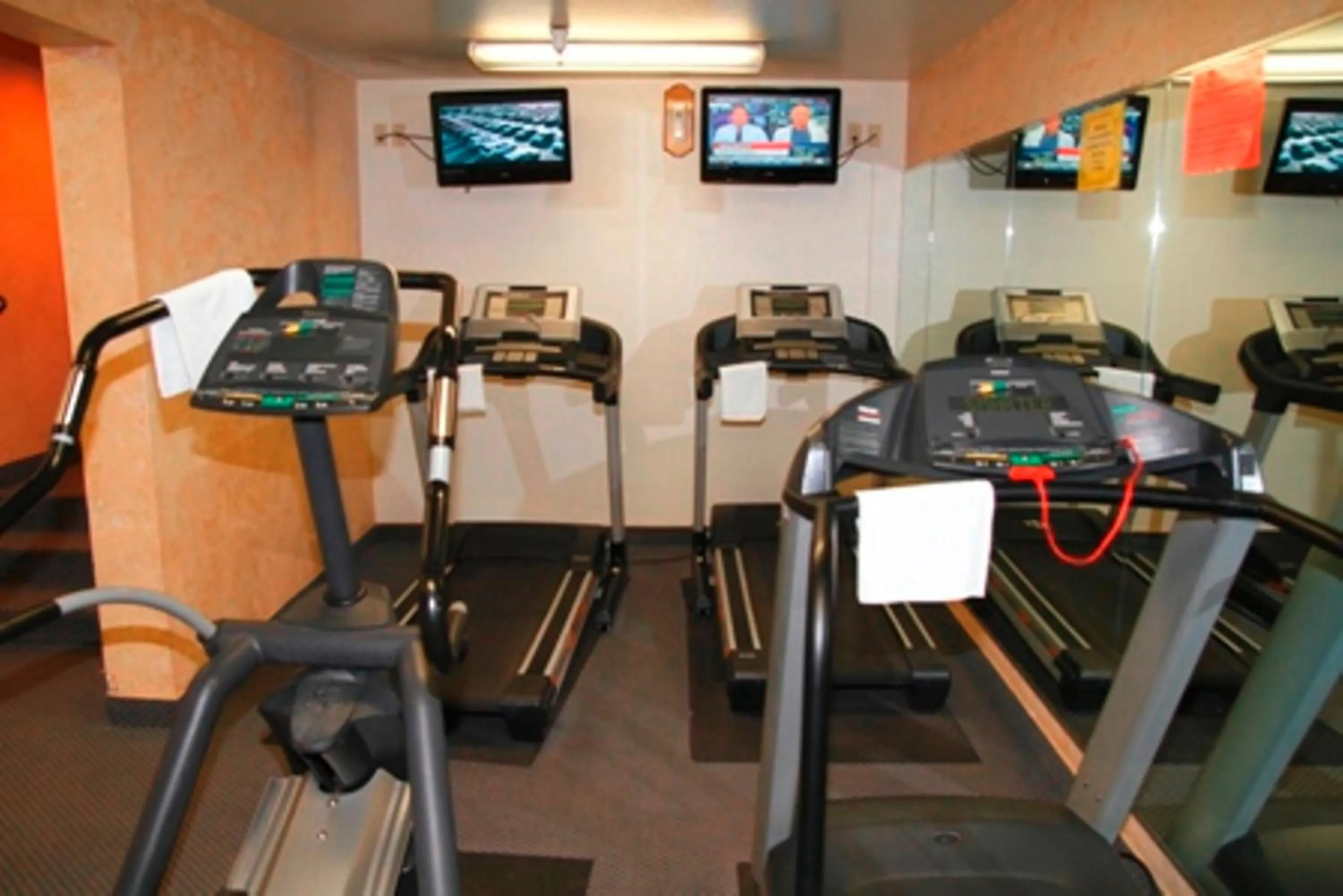 Fitness centre/facilities in Ramada by Wyndham Viscount Suites Tucson East