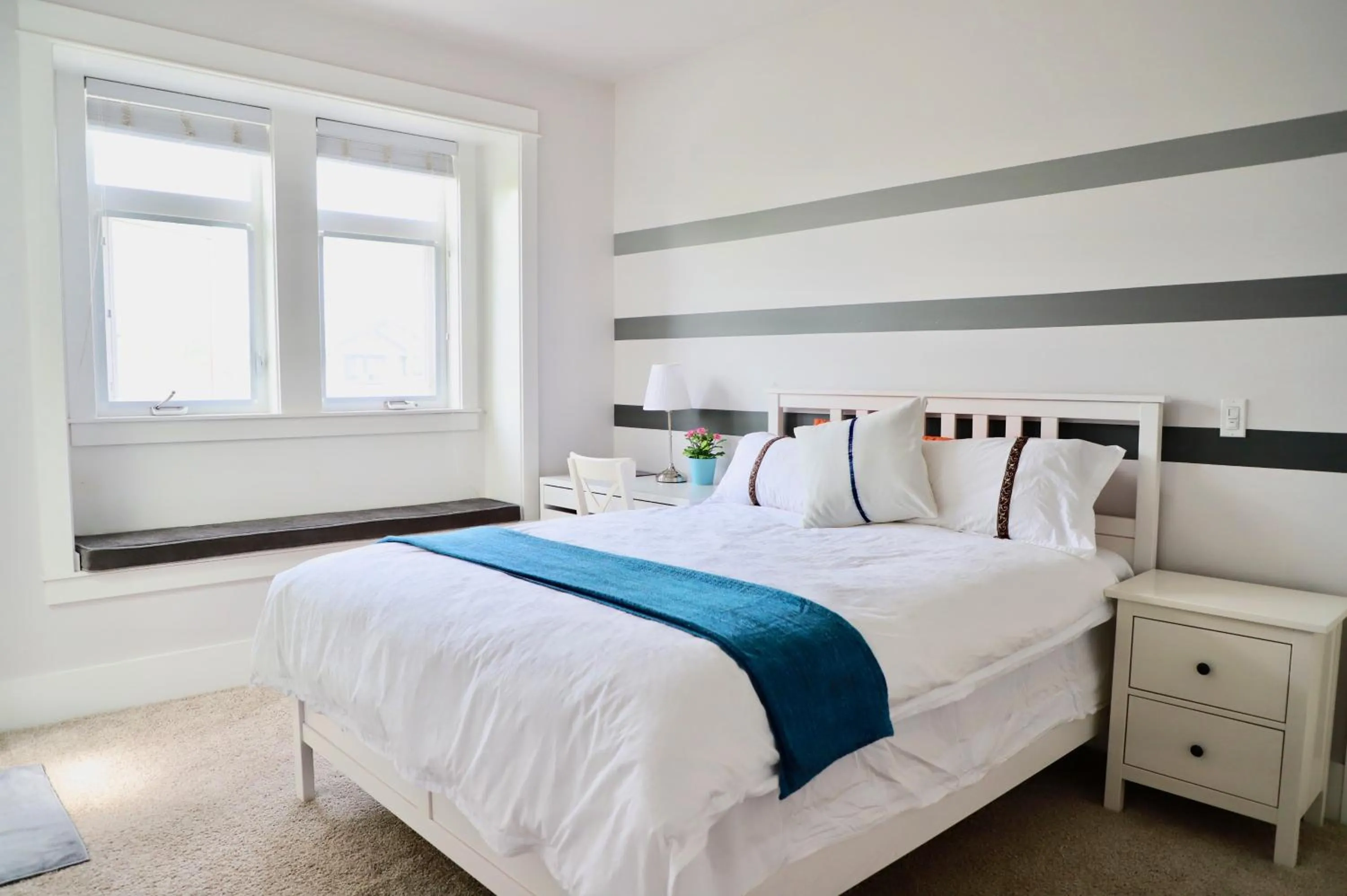 Bed in Vancouver West Cozy Retreat by Host Launch