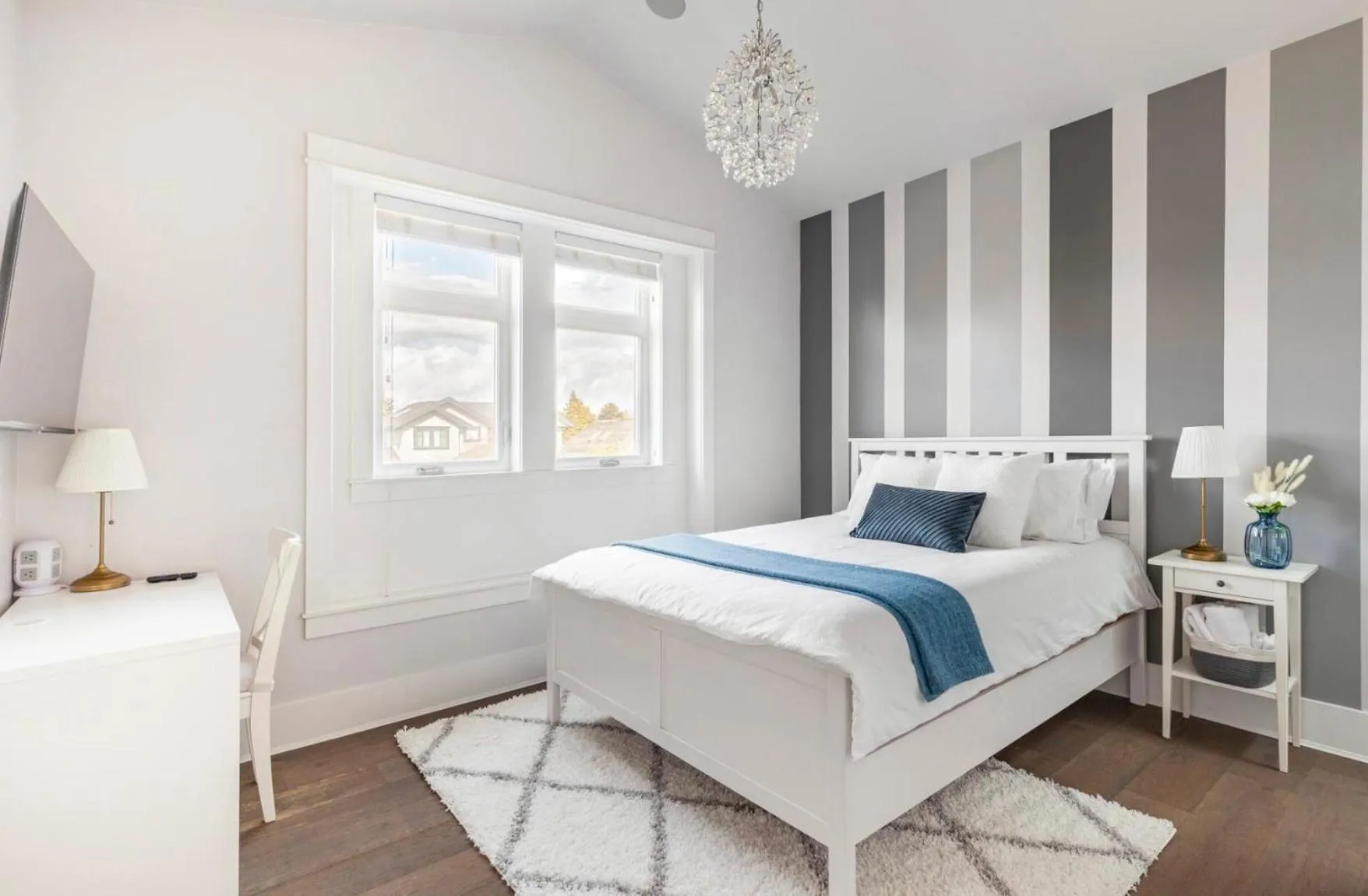 Vancouver West Cozy Retreat by Host Launch