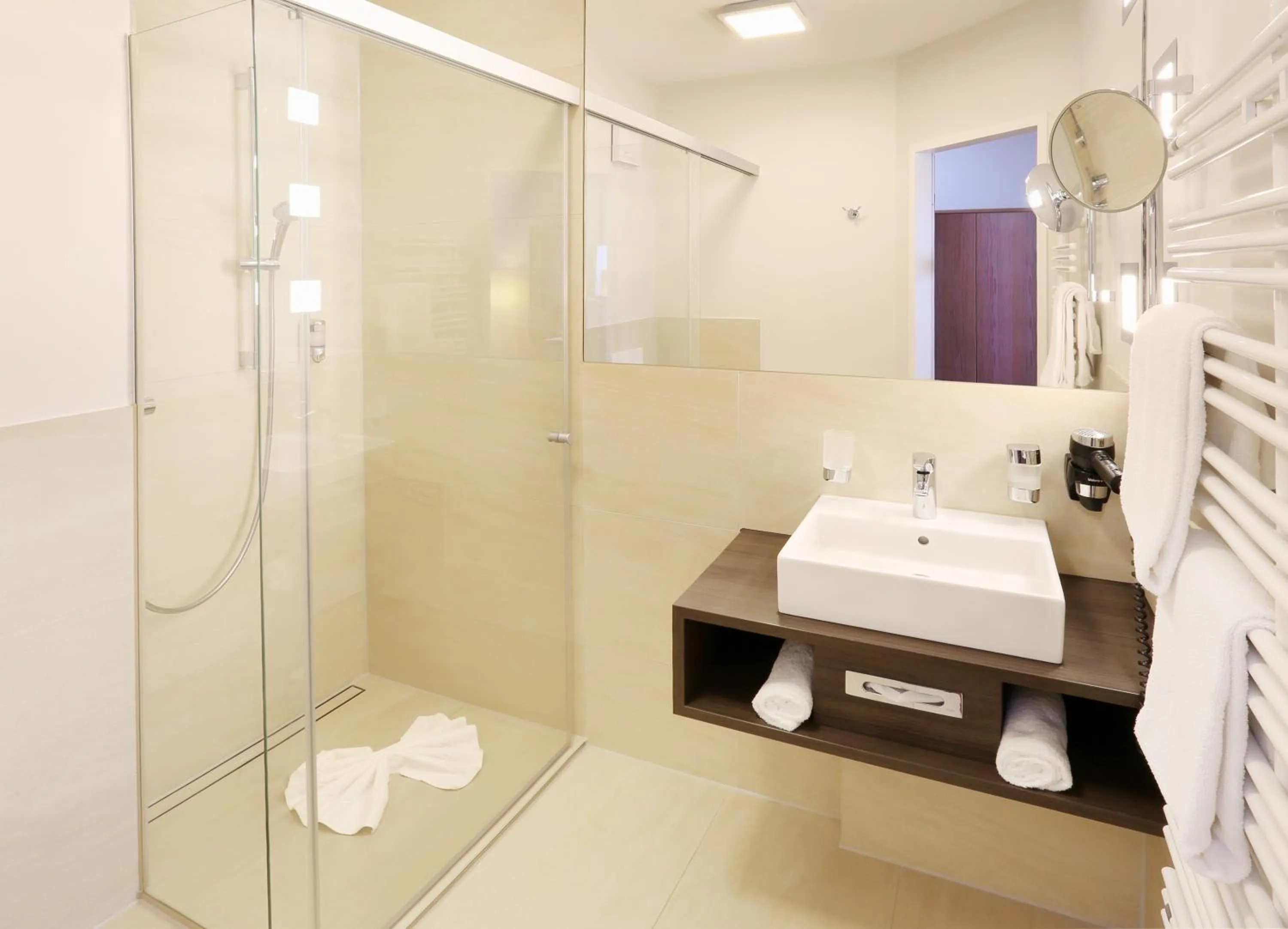 Photo of the whole room in See Park Janssen