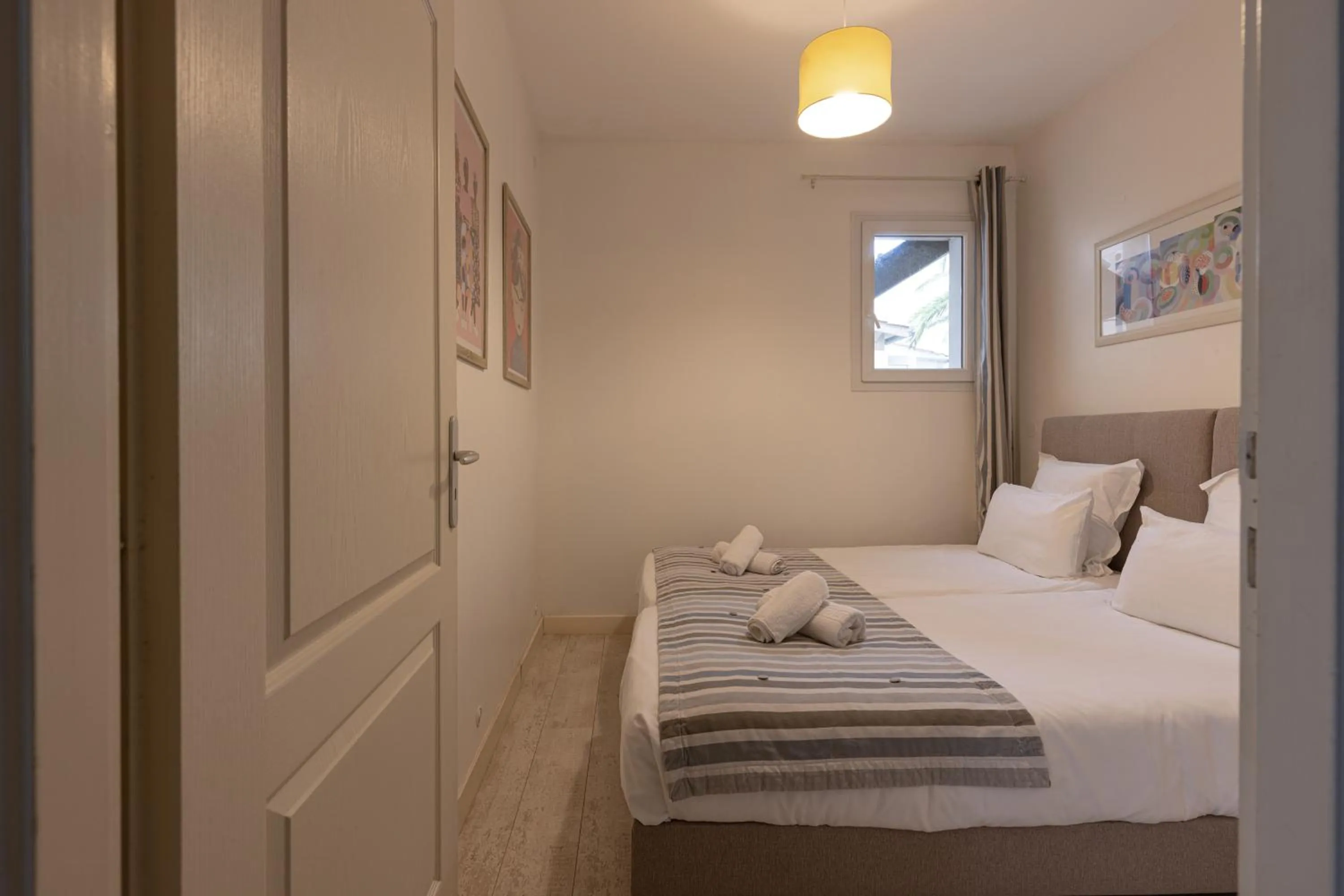 Bedroom, Bed in Hôtel Le Square