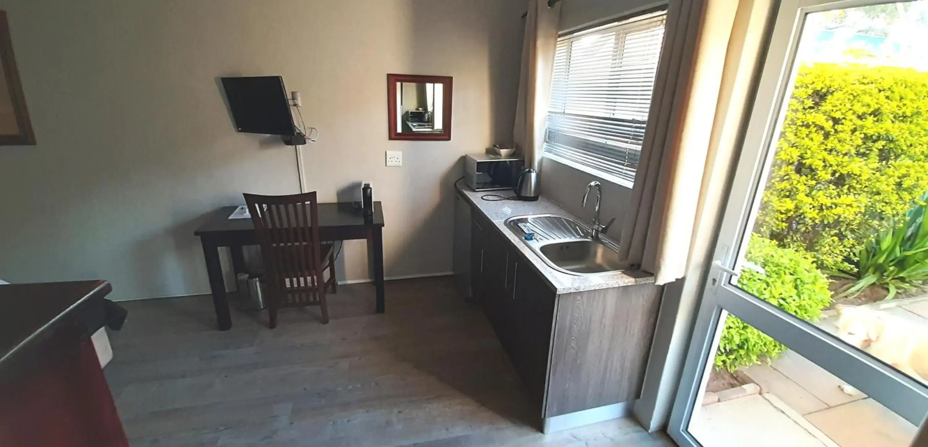 Deluxe Double or Twin Room - single occupancy in Urban Manor Deluxe Double or Twin Room - single occupancy in Urban Manor