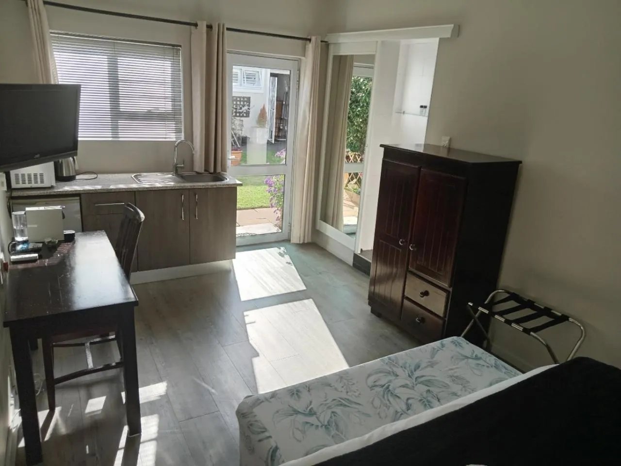 Kitchen or kitchenette in Urban Manor