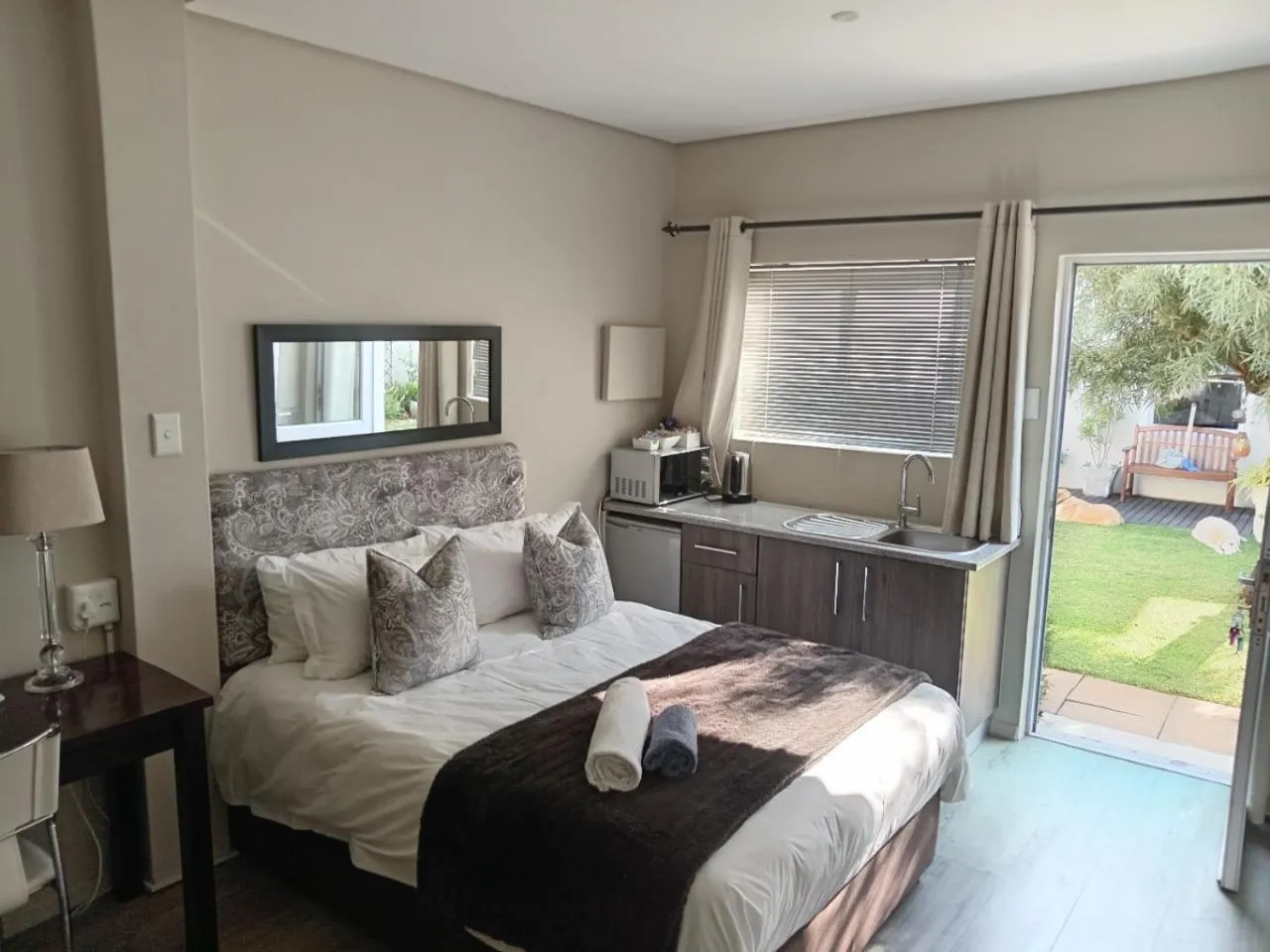 Bedroom, Bed in Urban Manor