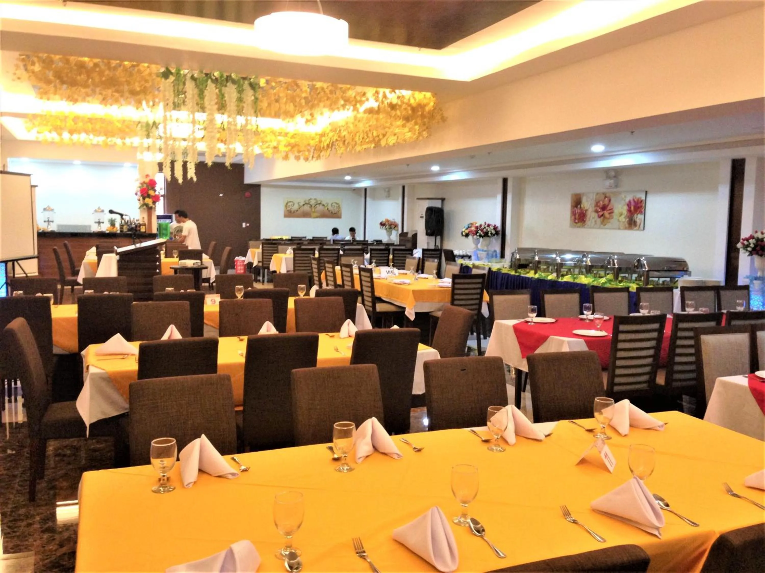 Restaurant/places to eat in Treasure Island Hotel With Mini Water Adventure