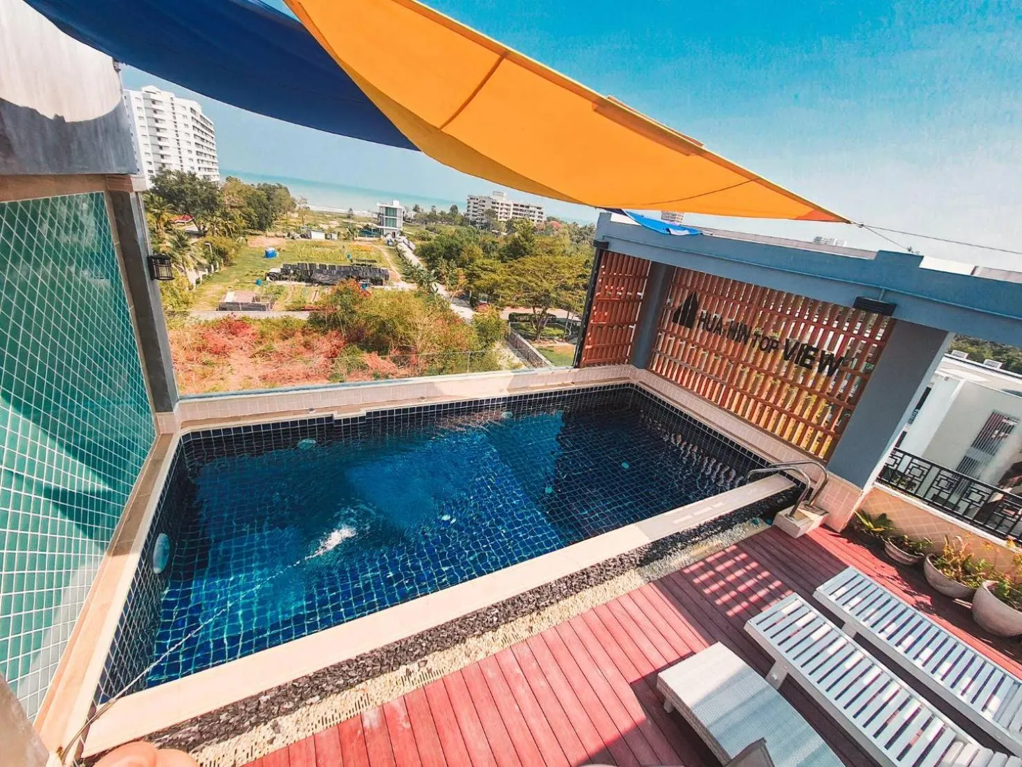 Pool view in Pony TopView