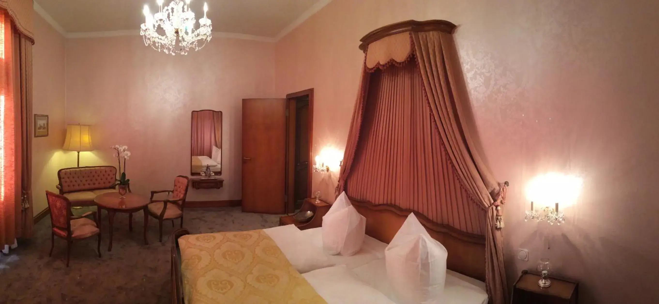 Deluxe Double Room with Bath in Schlosshotel Rettershof Deluxe Double Room with Bath in Schlosshotel Rettershof