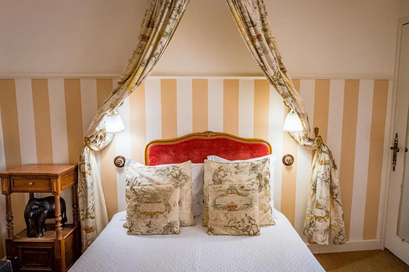 Superior Double Room in Hotel Restaurant des Deux Rocs Superior Double Room in Hotel Restaurant des Deux Rocs