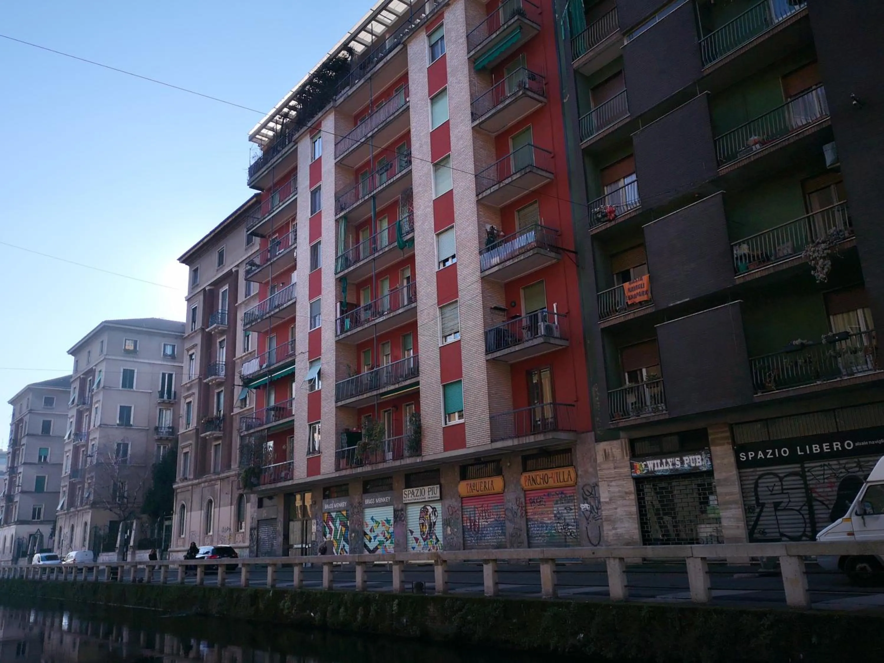 Property building in 2 Navigli