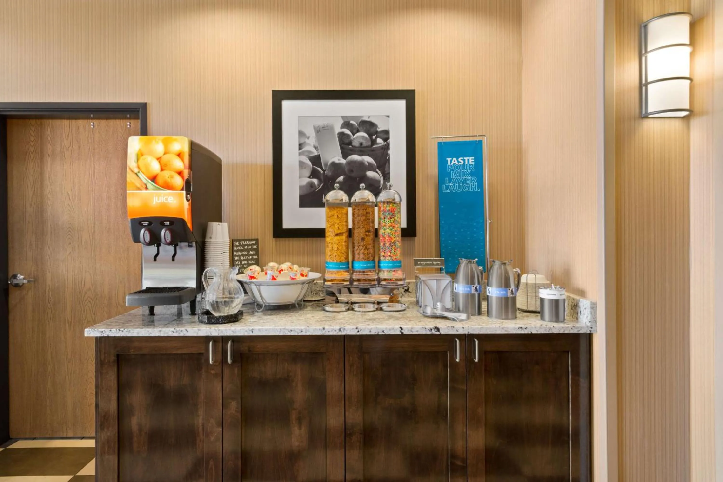 Dining area in Hampton Inn Spearfish