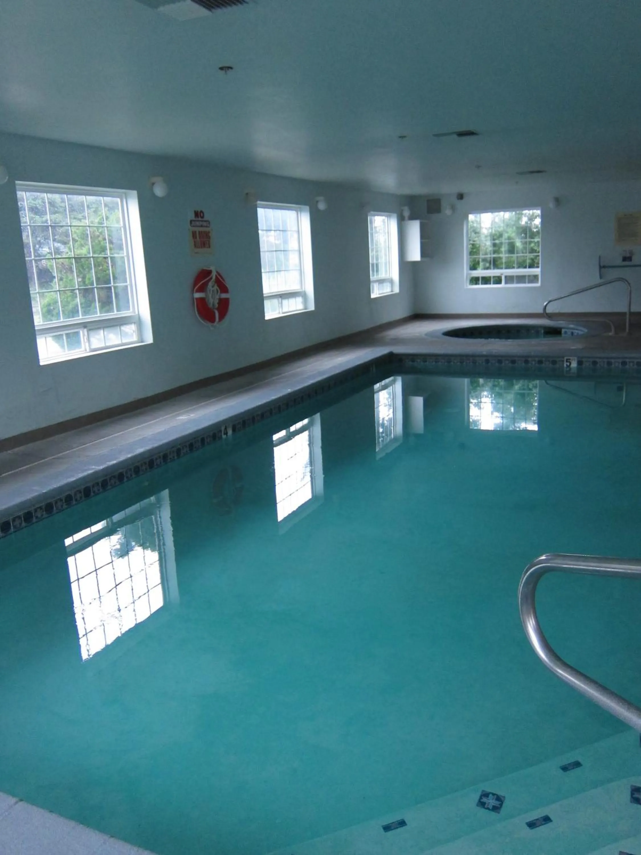 Swimming pool in Days Inn by Wyndham Ocean Shores