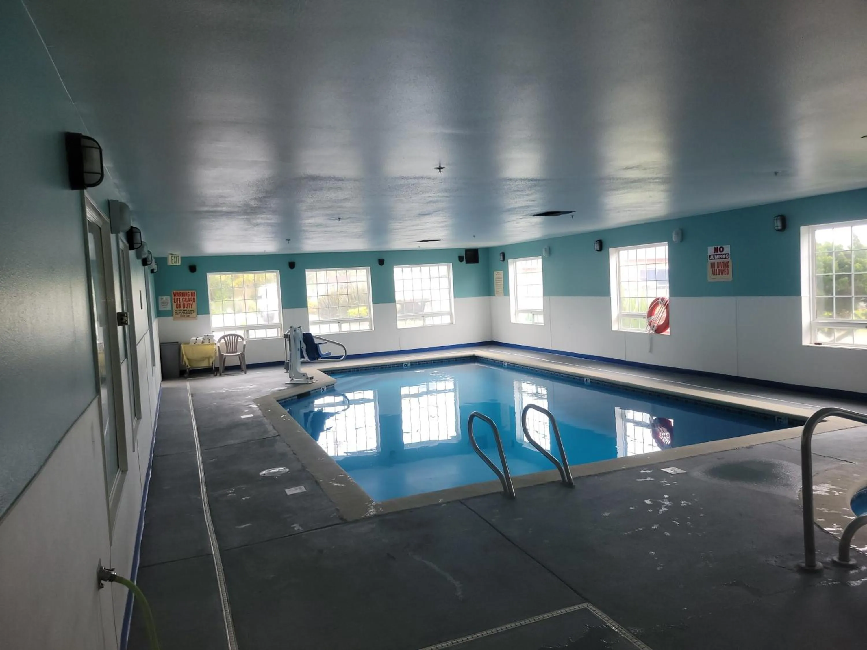 Swimming pool in Days Inn by Wyndham Ocean Shores