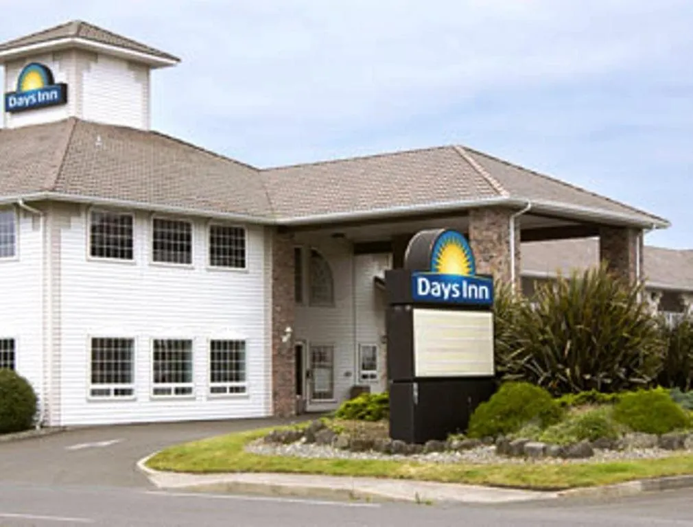 Facade/entrance in Days Inn by Wyndham Ocean Shores