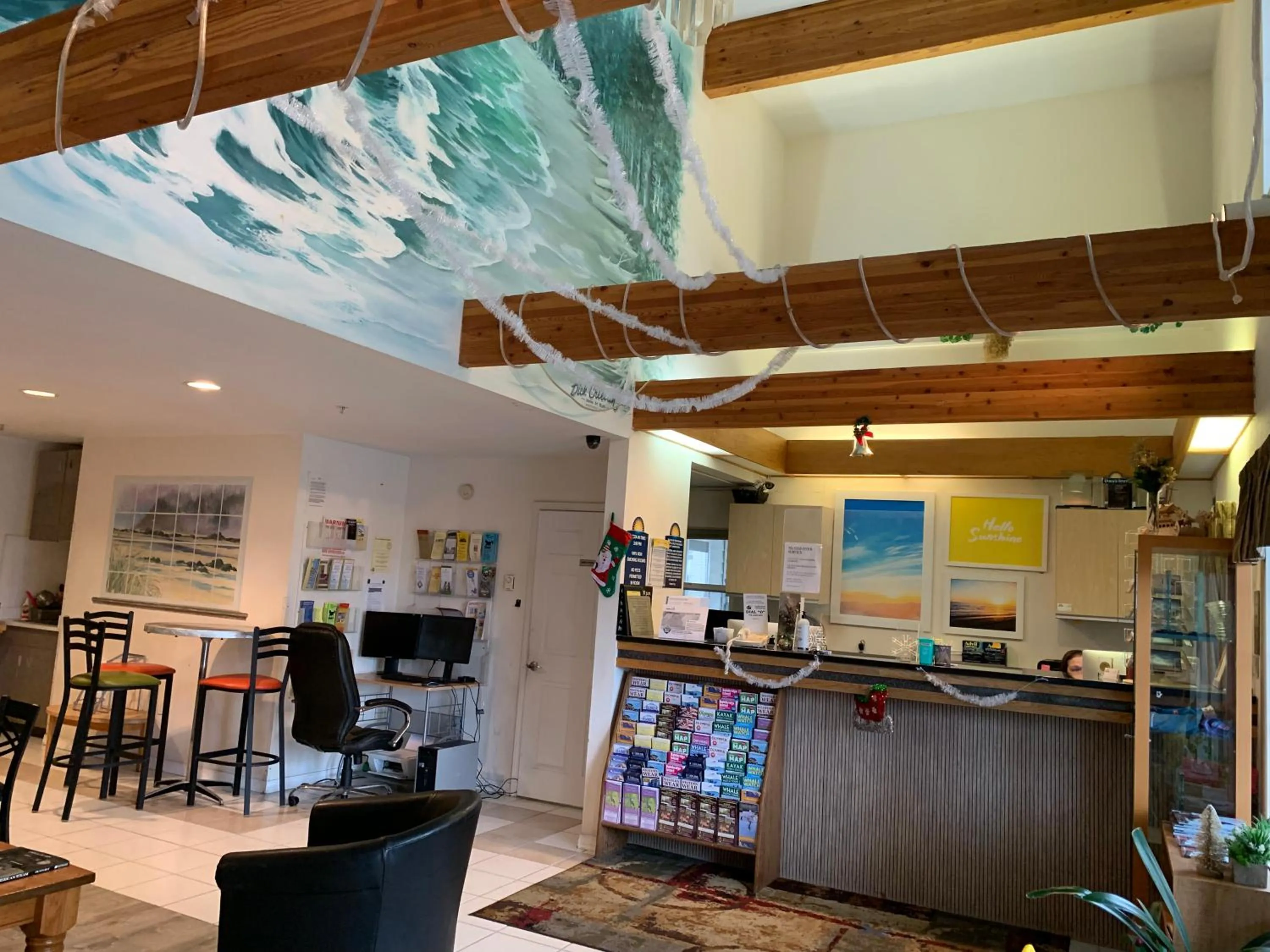 Lobby or reception in Days Inn by Wyndham Ocean Shores