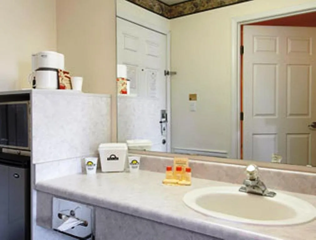 Bathroom in Days Inn by Wyndham Ocean Shores