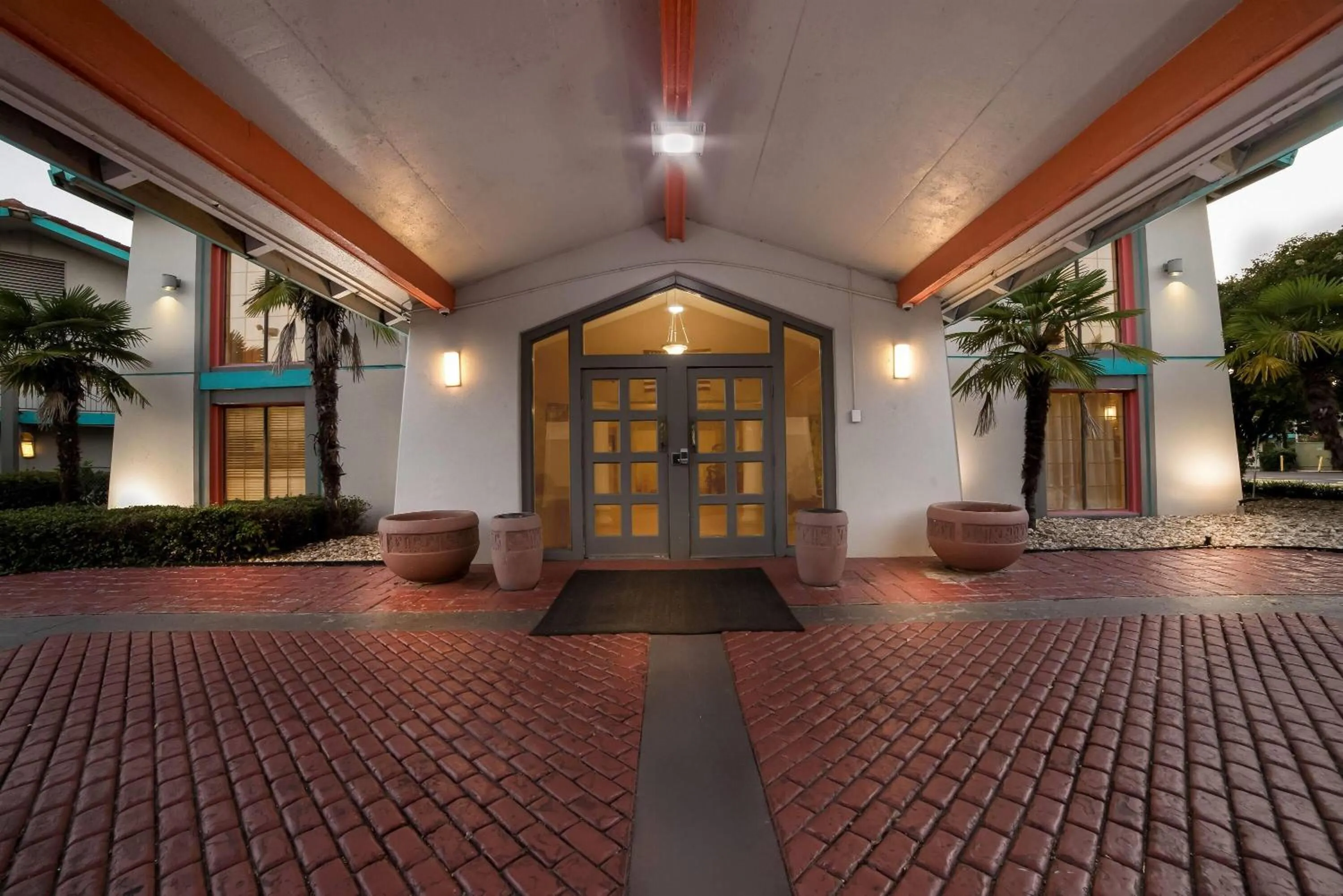 Property building in Howard Johnson by Wyndham Columbus Fort Moore