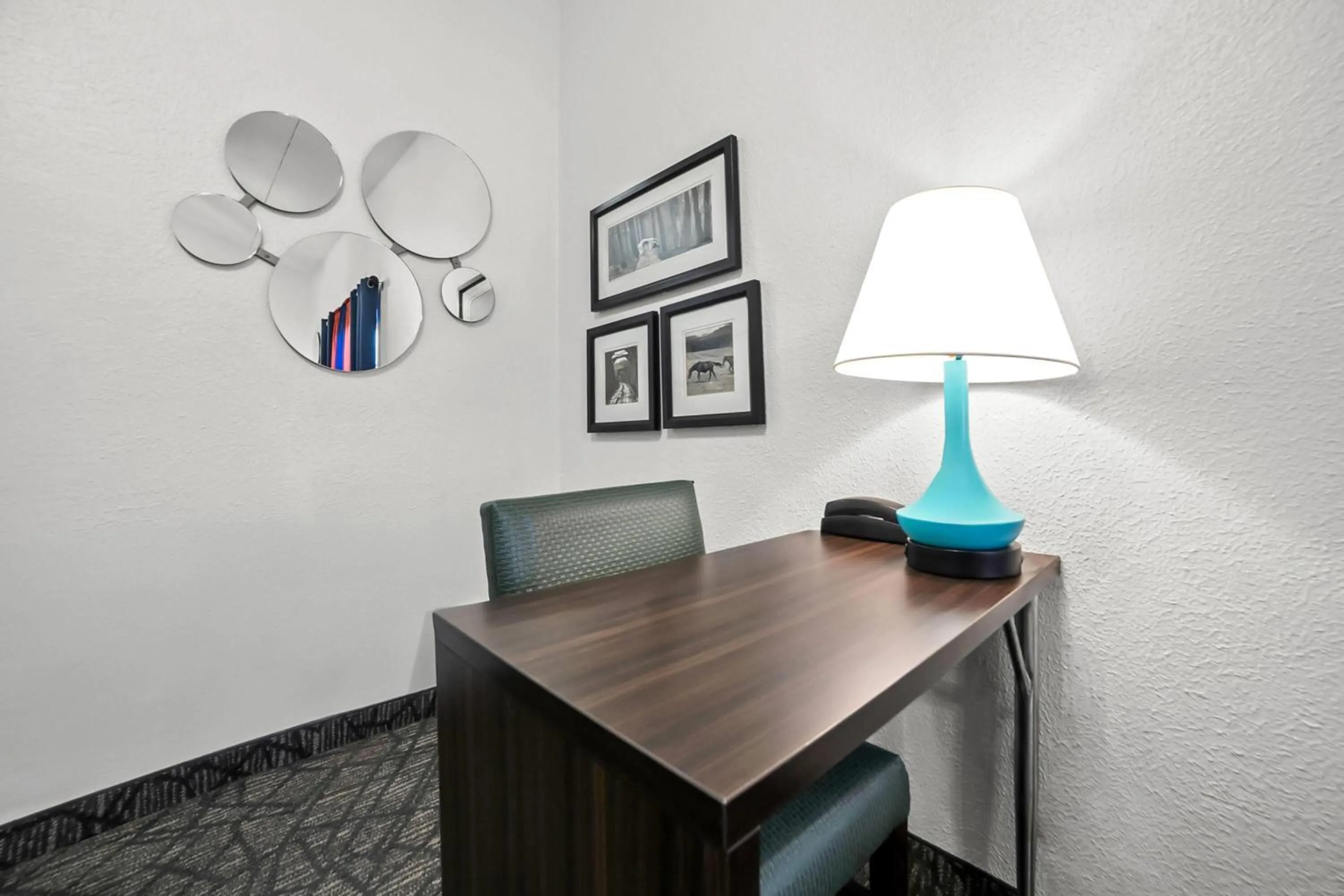 Photo of the whole room in Howard Johnson by Wyndham Columbus Fort Moore