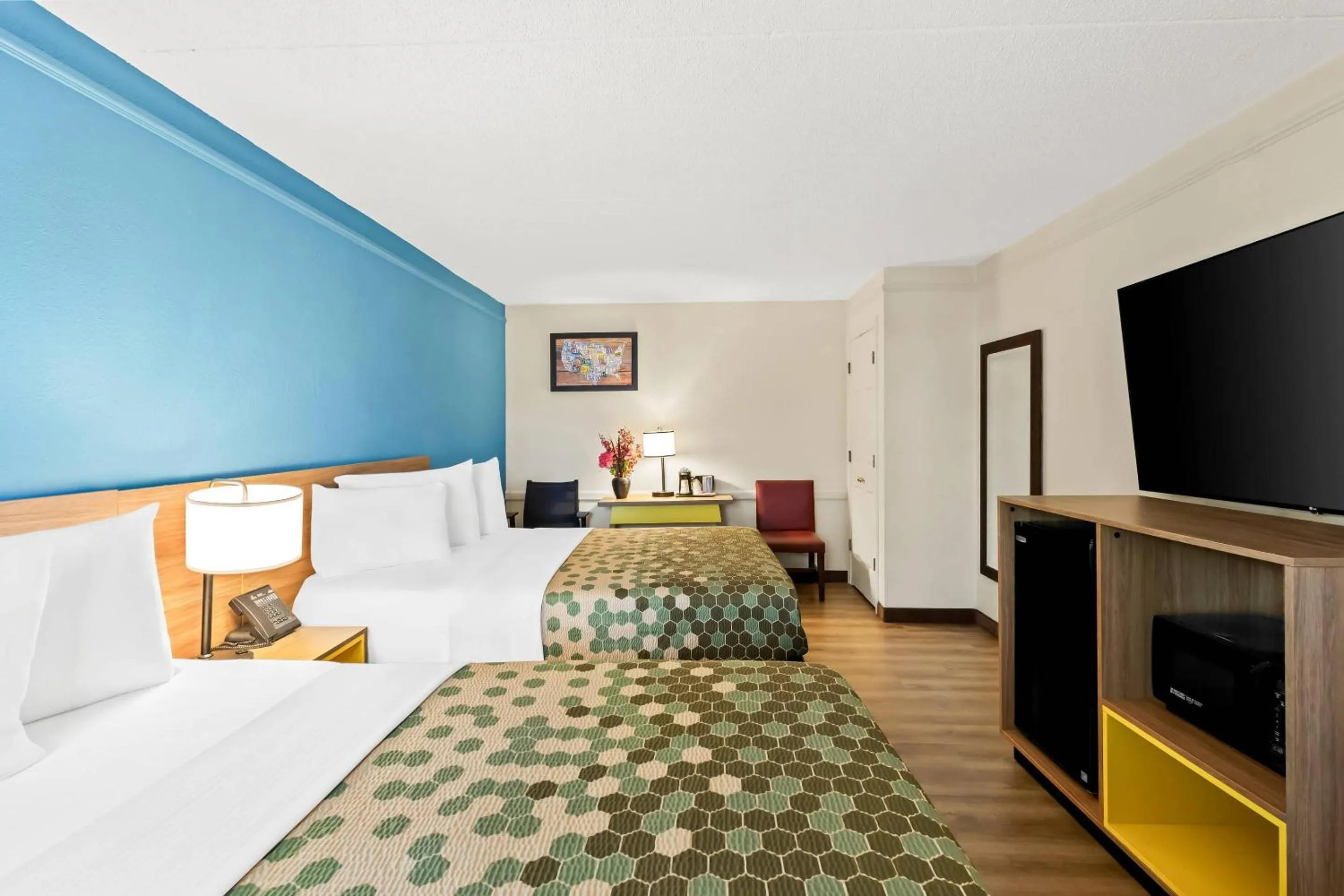 Bedroom, Bed in Econo Lodge Augusta North - Washington Road