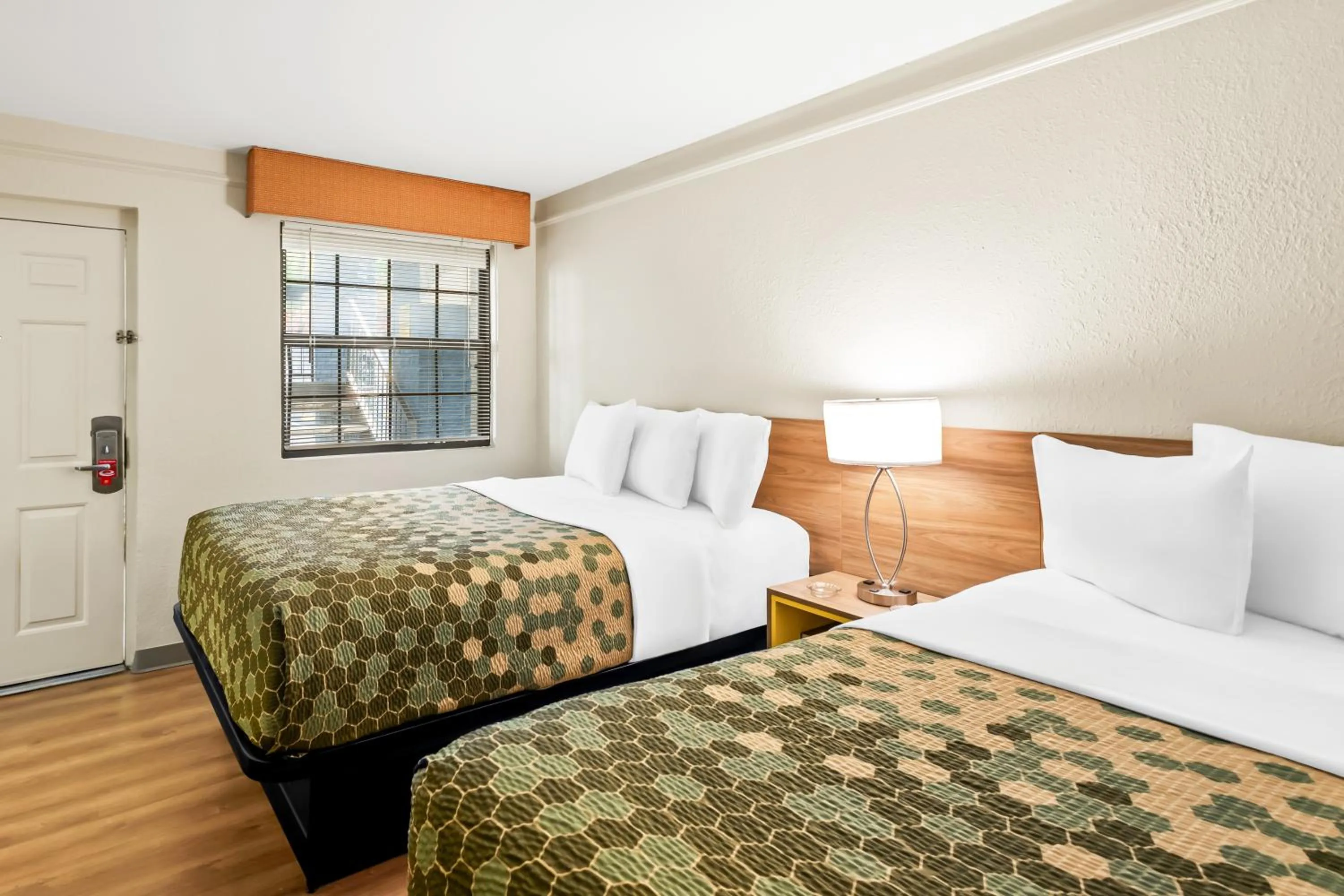 Bed in Econo Lodge Augusta North - Washington Road