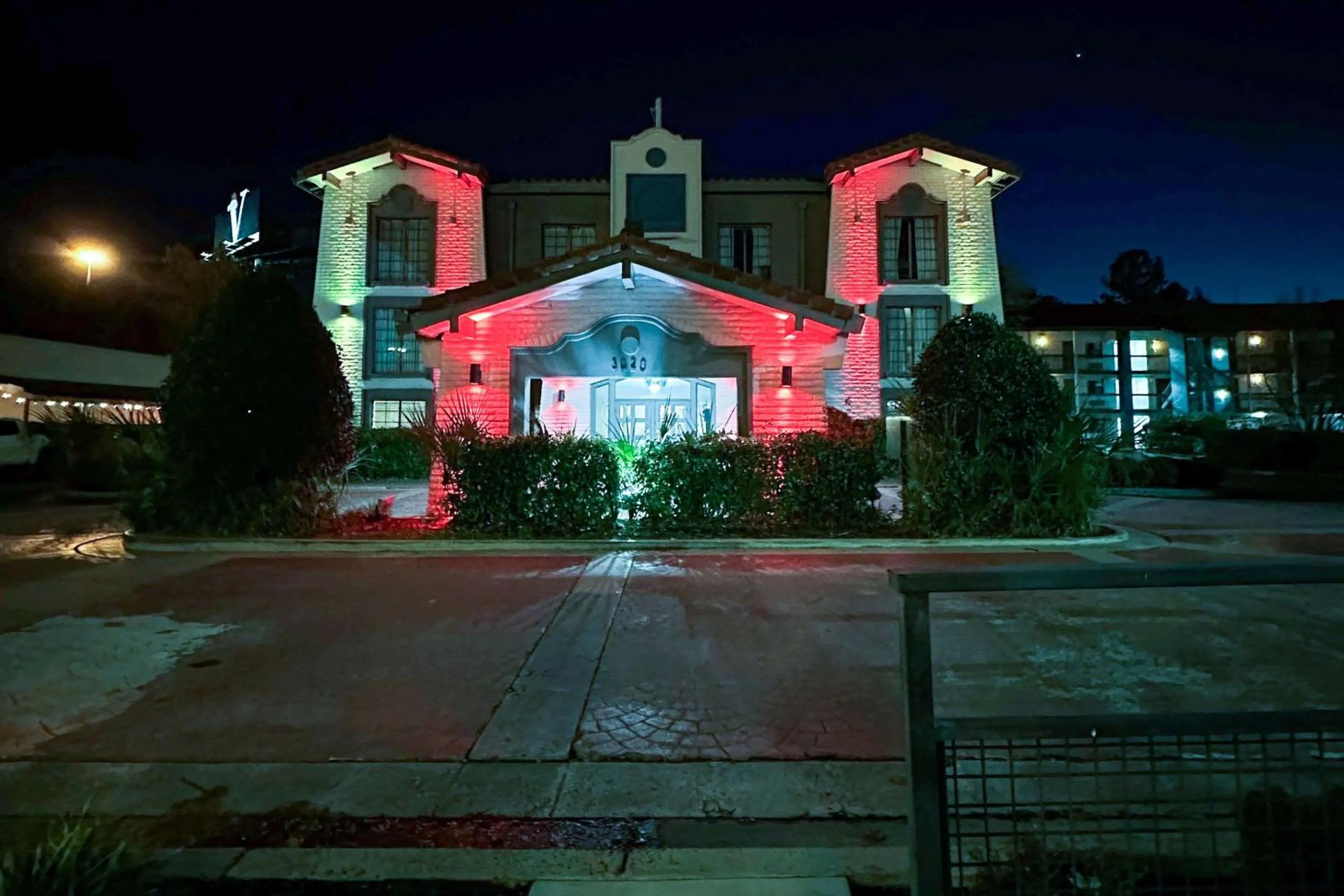 Property building in Days Inn by Wyndham Augusta Washington Rd