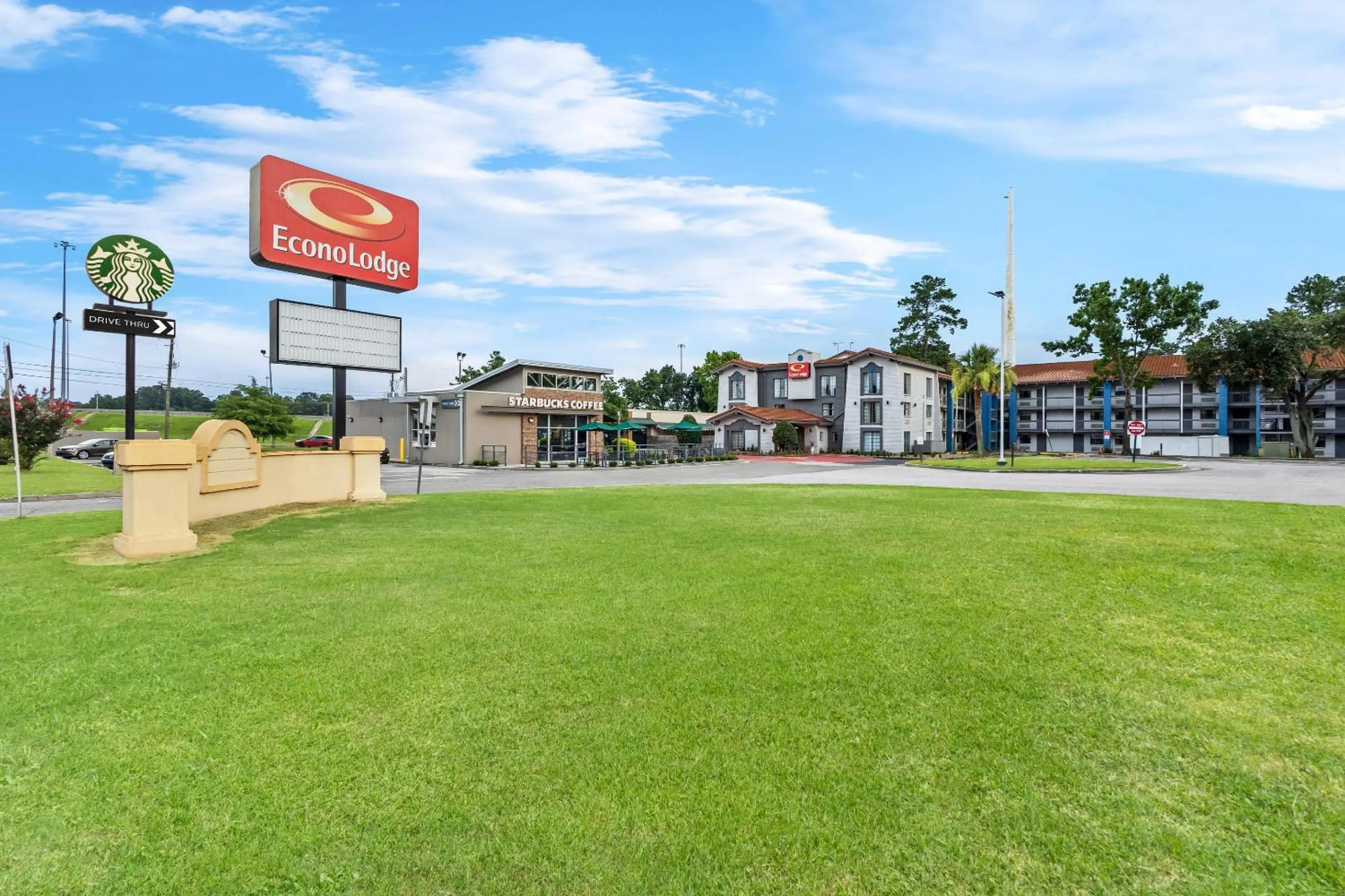Property building in Econo Lodge Augusta North - Washington Road