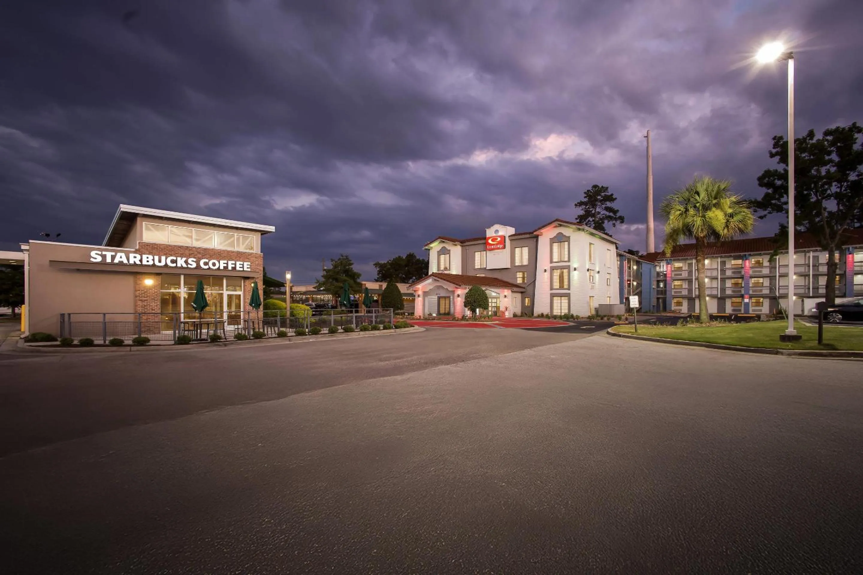 Property building in Econo Lodge Augusta North - Washington Road
