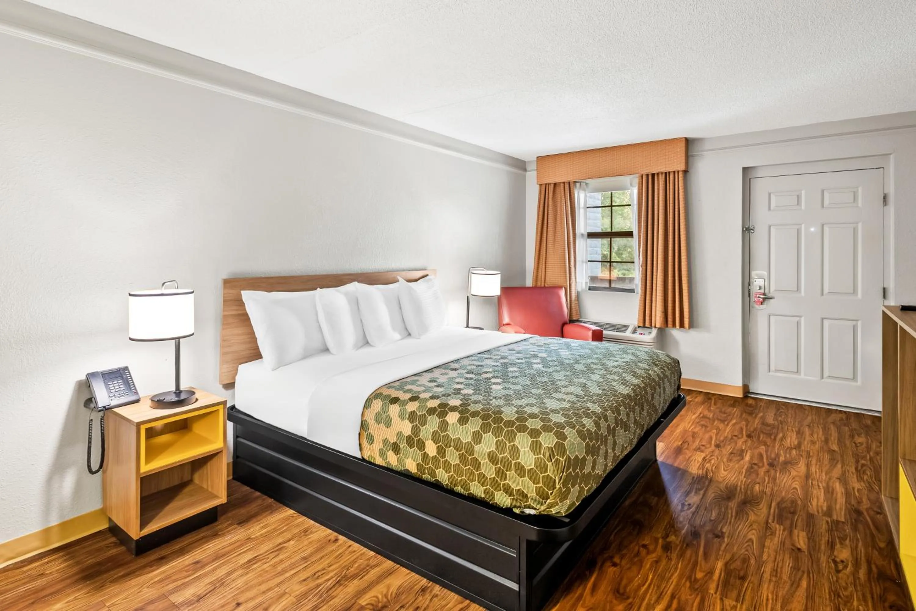 Bed in Econo Lodge Augusta North - Washington Road