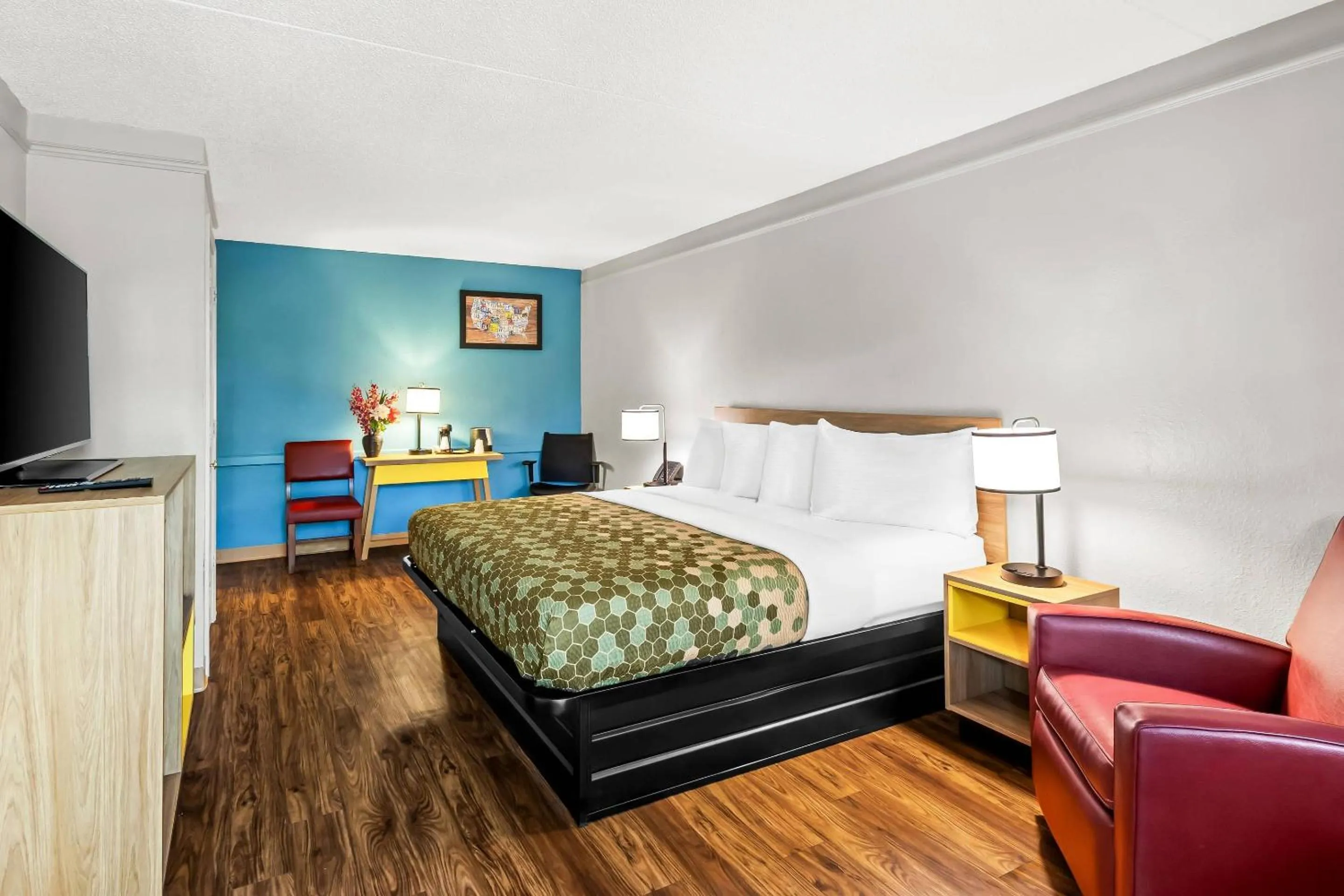 Bedroom, Bed in Econo Lodge Augusta North - Washington Road