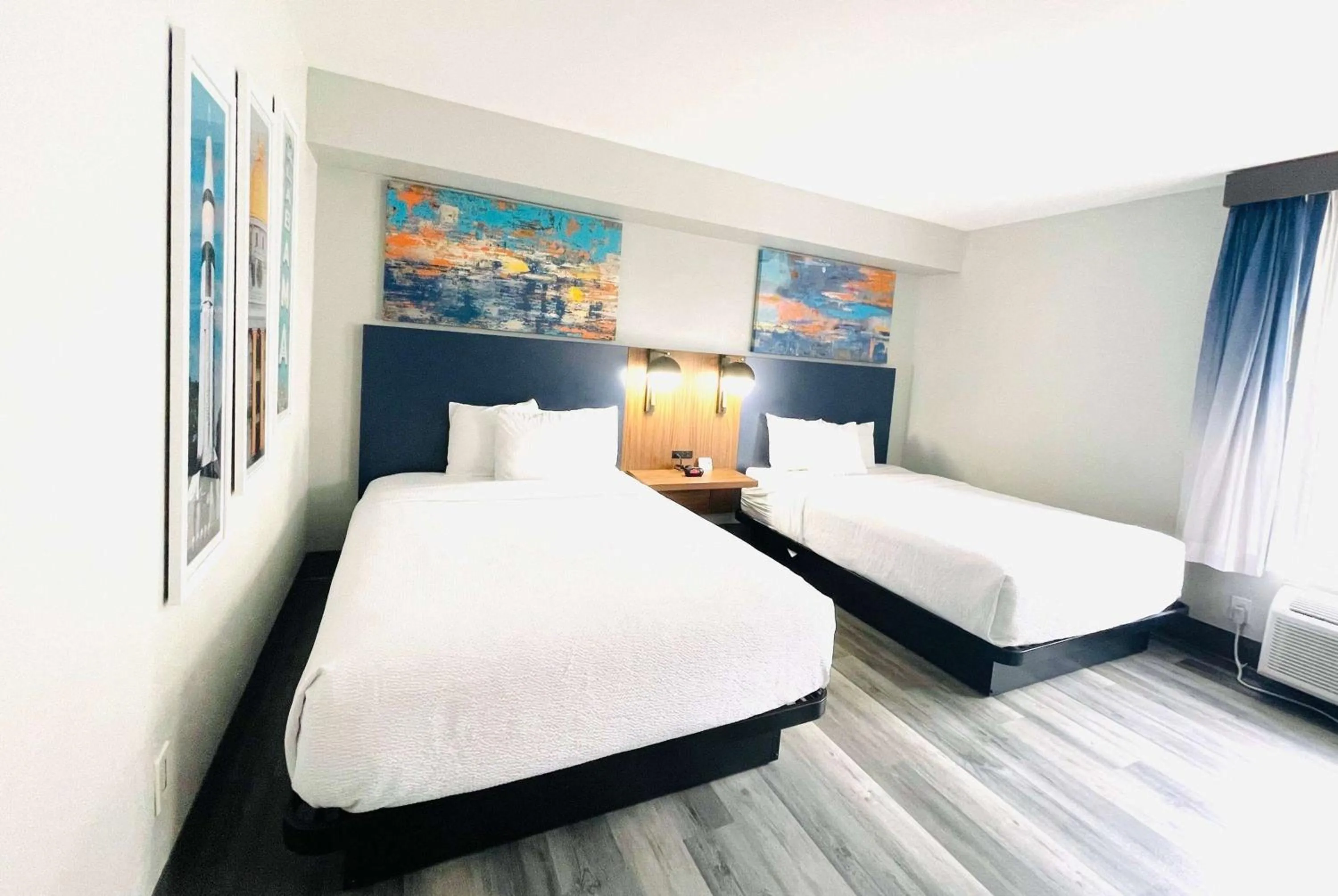 Photo of the whole room, Bed in La Quinta by Wyndham Birmingham Homewood