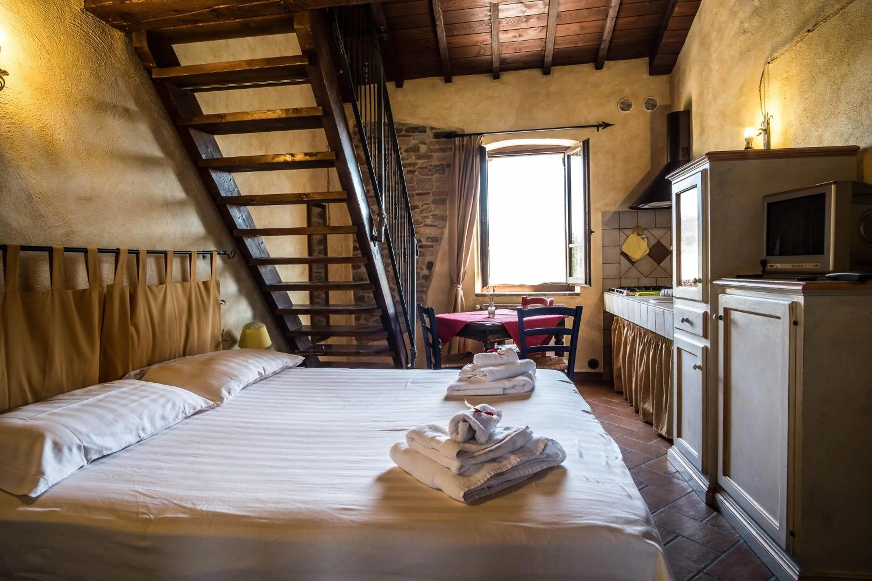 Seating area, Bed in Agriturismo Goccia di Luna