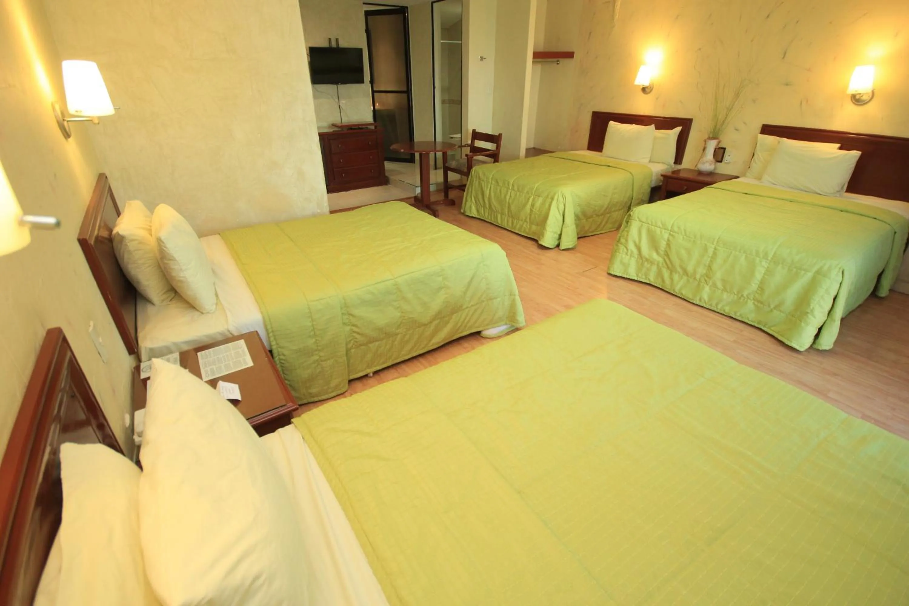 Bed in Hotel Enterprise Inn Plaza