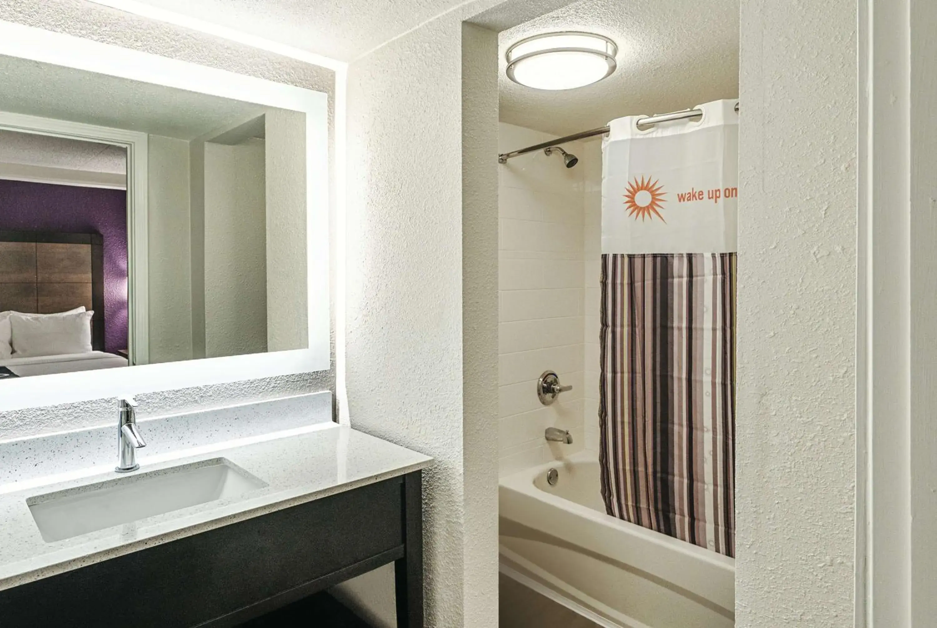 Deluxe King Room - Non-Smoking in La Quinta by Wyndham Lubbock West Medical Center Deluxe King Room - Non-Smoking in La Quinta by Wyndham Lubbock West Medical Center