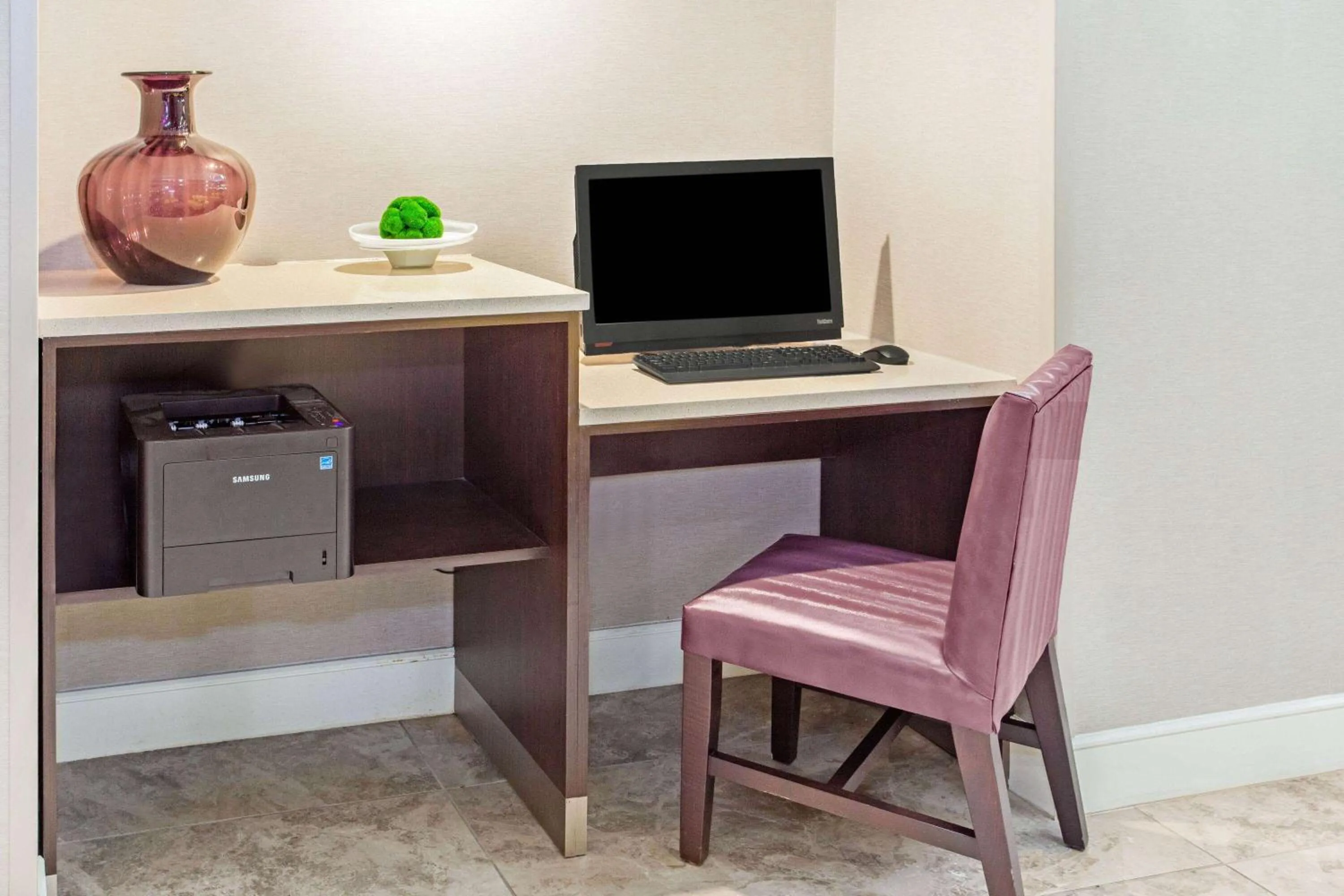 Business facilities in La Quinta by Wyndham Lubbock West Medical Center