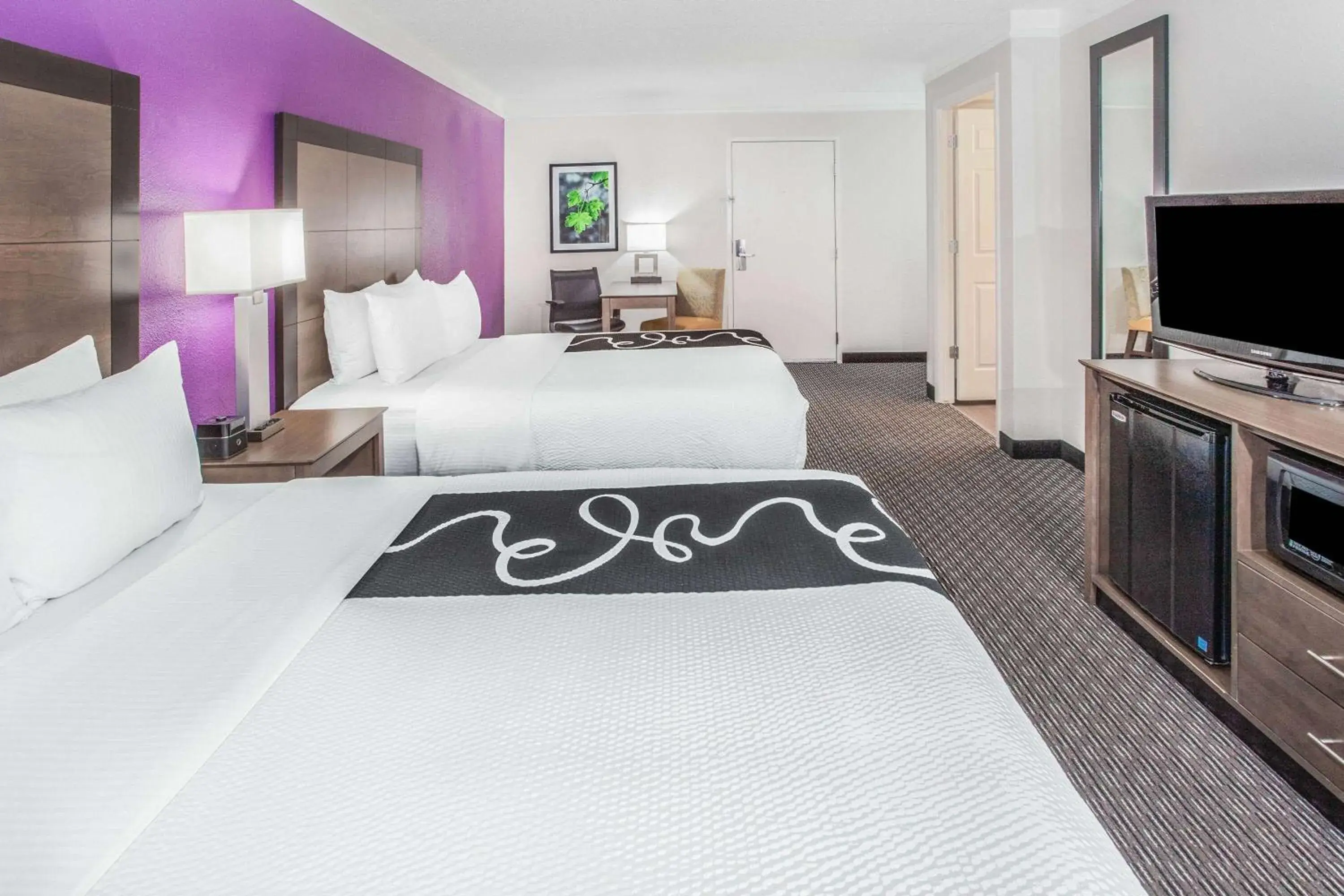 Queen Room with Two Queen Beds and Bath Tub - Mobility/Hearing Accessible - Non-Smoking in La Quinta by Wyndham Lubbock West Medical Center Queen Room with Two Queen Beds and Bath Tub - Mobility/Hearing Accessible - Non-Smoking in La Quinta by Wyndham Lubbock West Medical Center