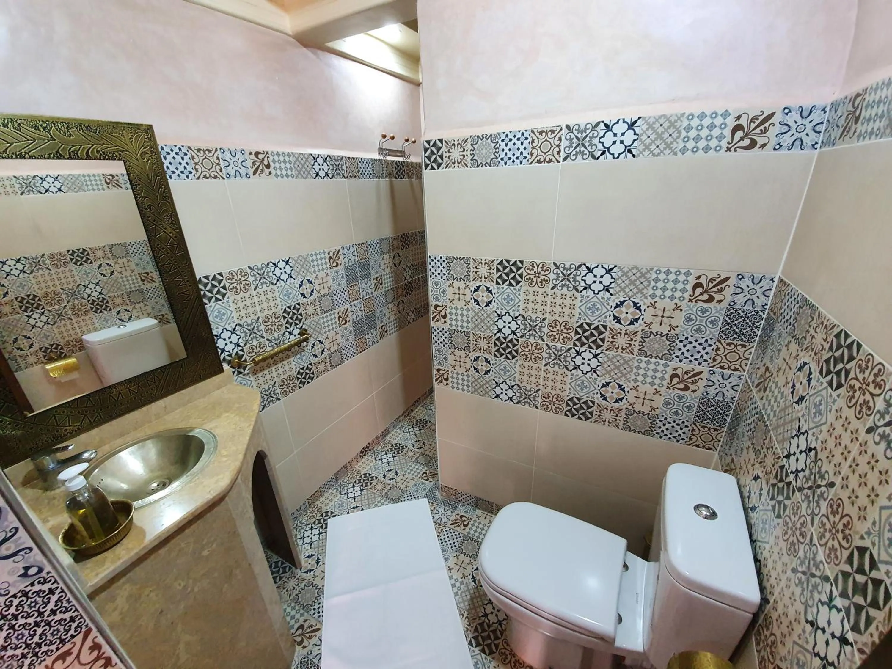 Bathroom in Dar Assarou - Toubkal National Park Lodge