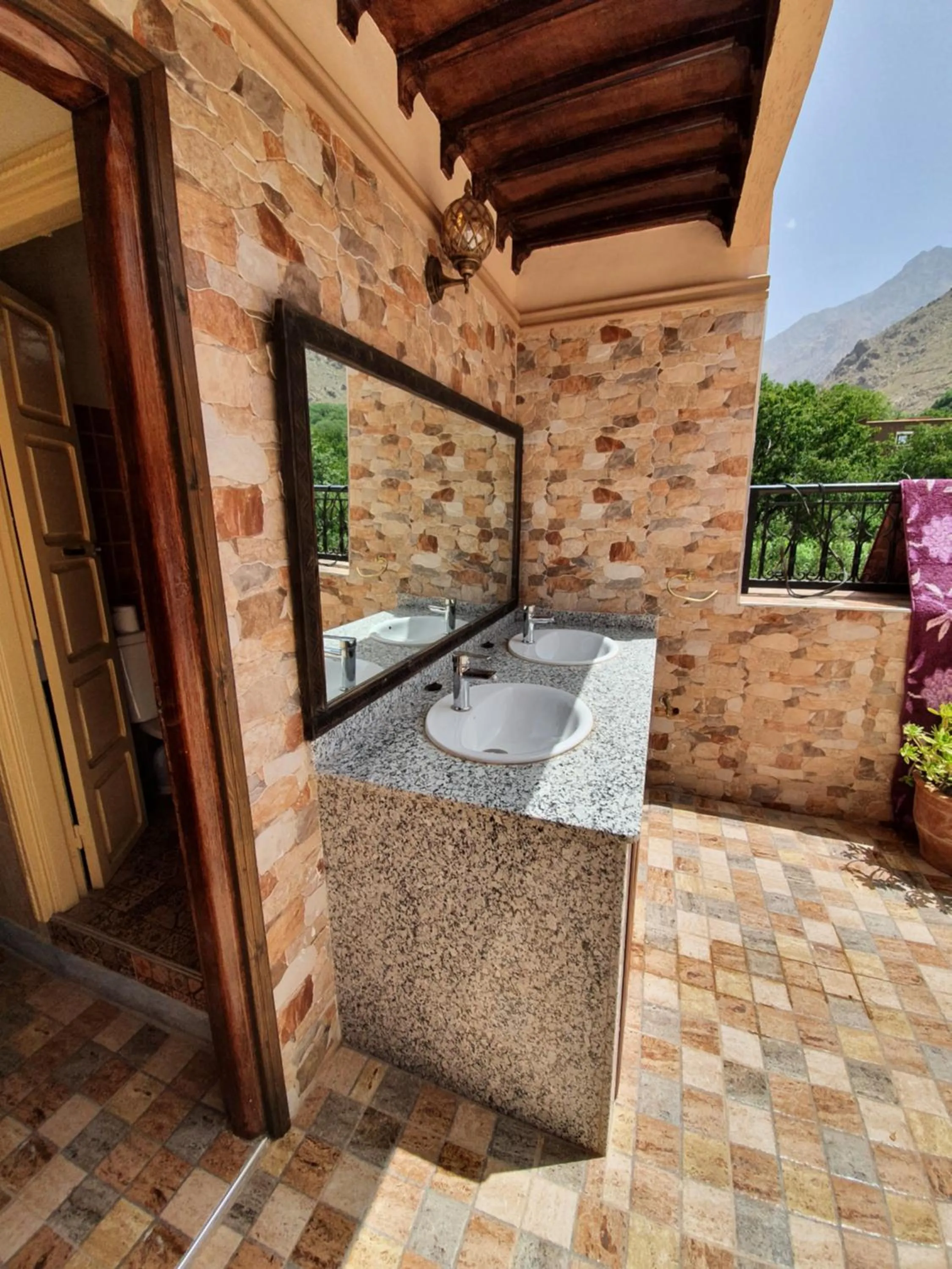 Bathroom in Dar Assarou - Toubkal National Park Lodge