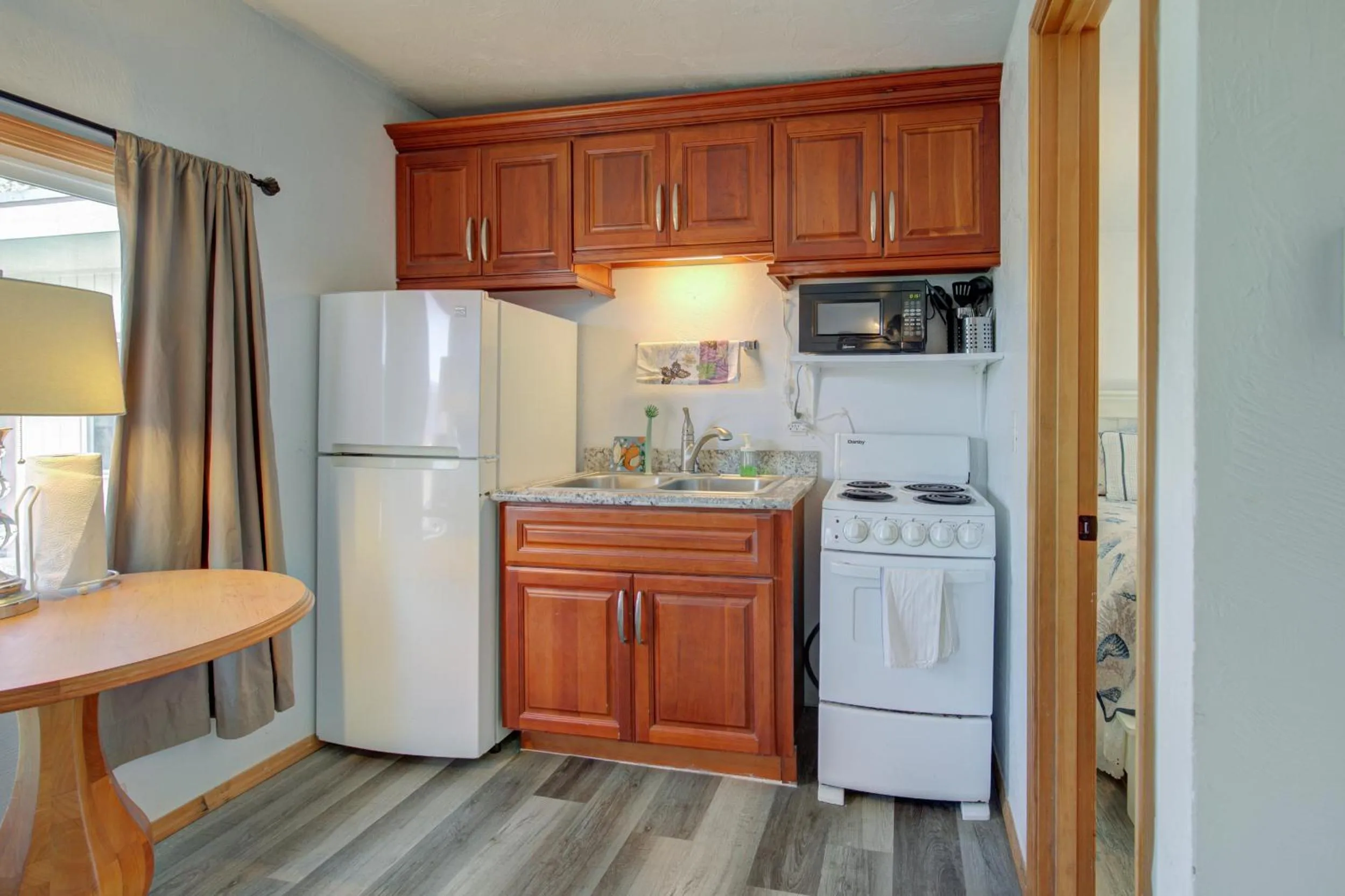 kitchen in Westerly Motel