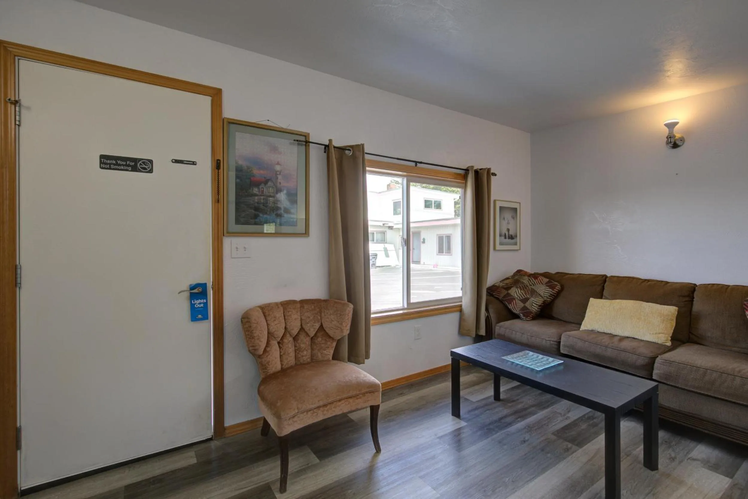 Living room in Westerly Motel