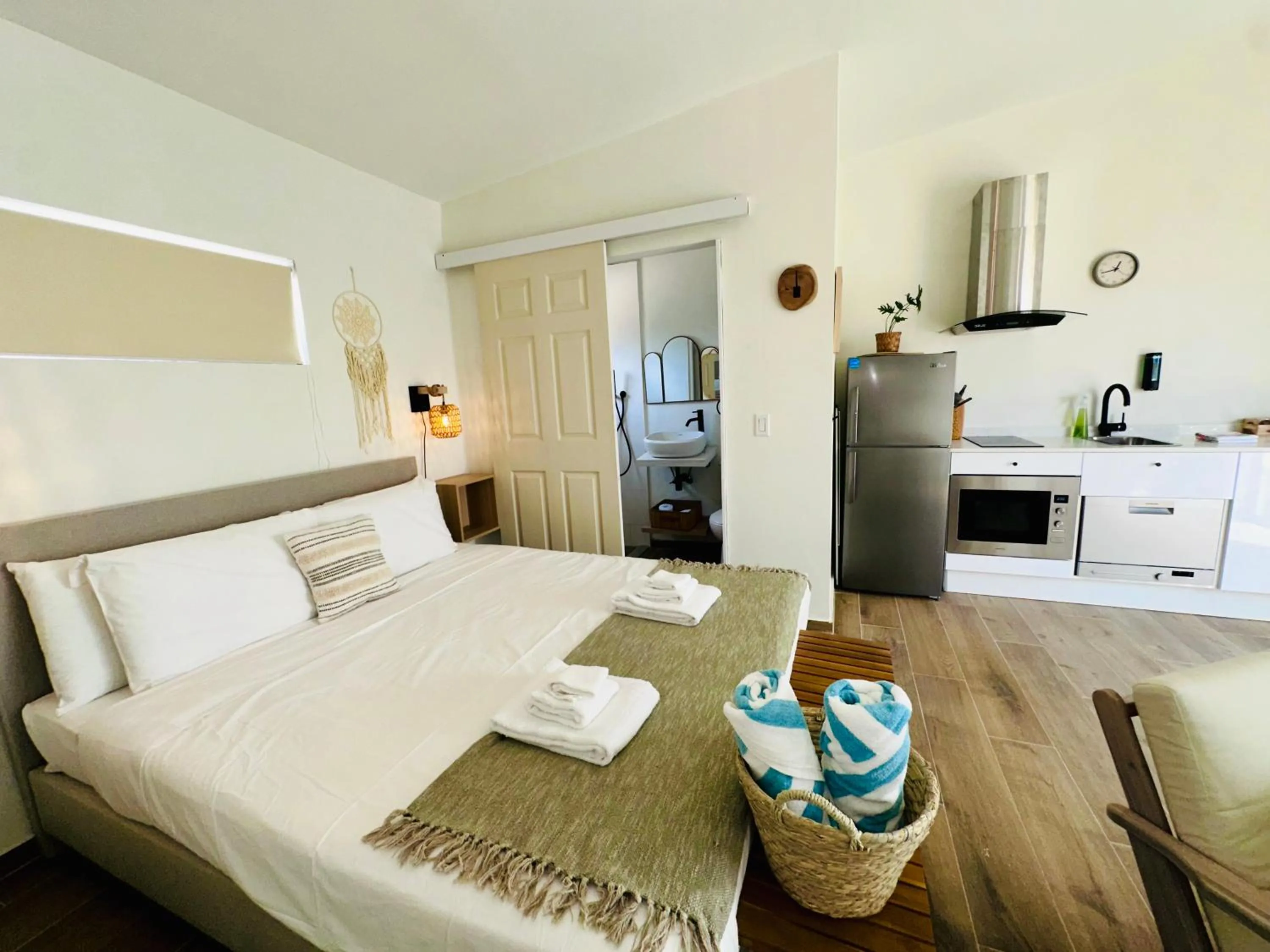 Bathroom, Bed in Vistalmar Ocean Suites