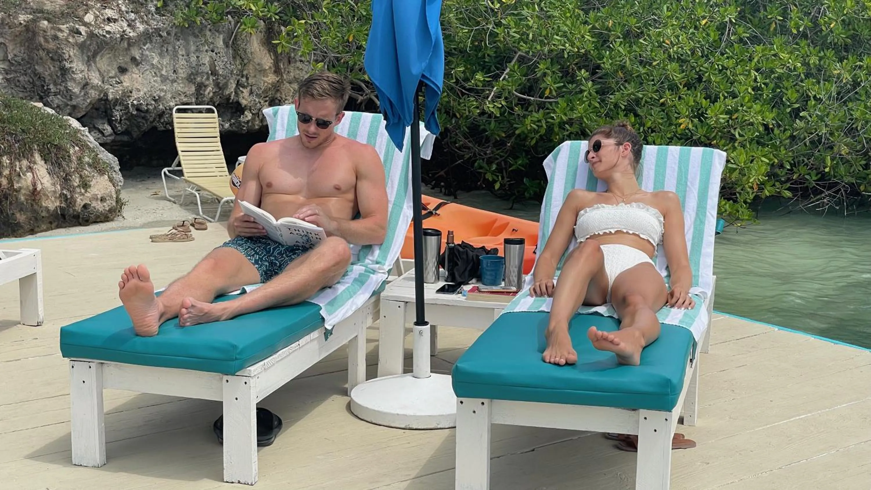 People in Vistalmar Ocean Suites