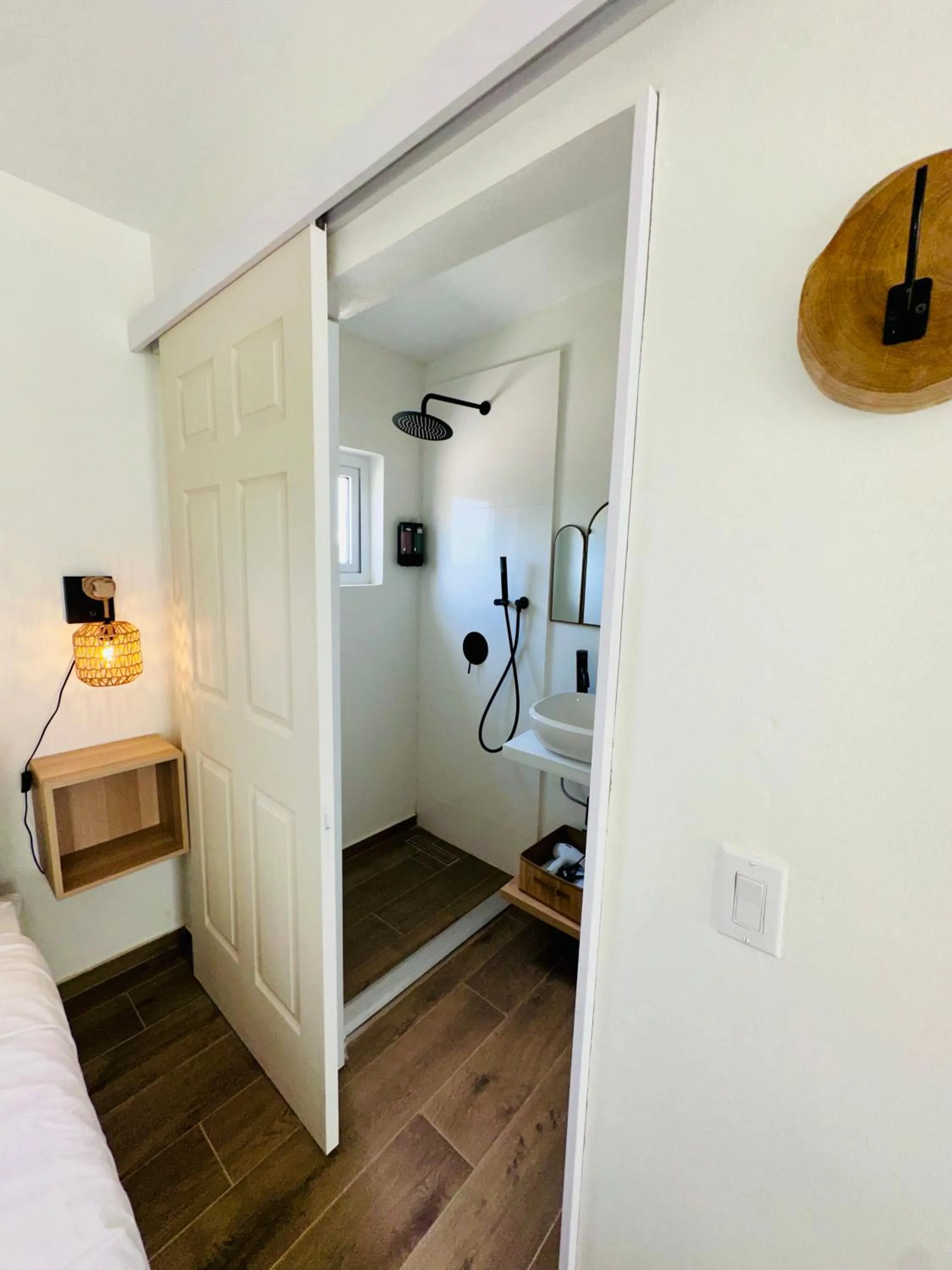 Shower, Bed in Vistalmar Ocean Suites