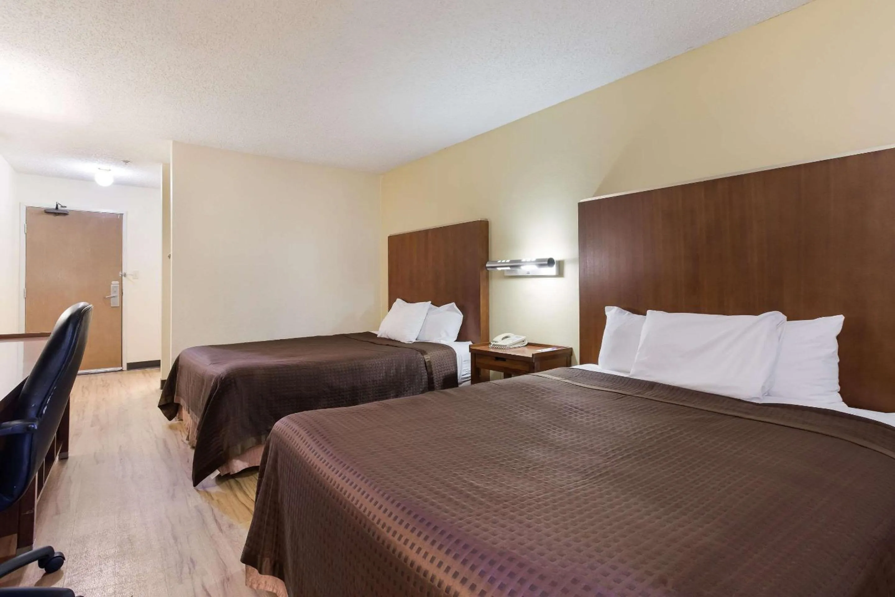 Photo of the whole room, Bed in Rodeway Inn Gallup West