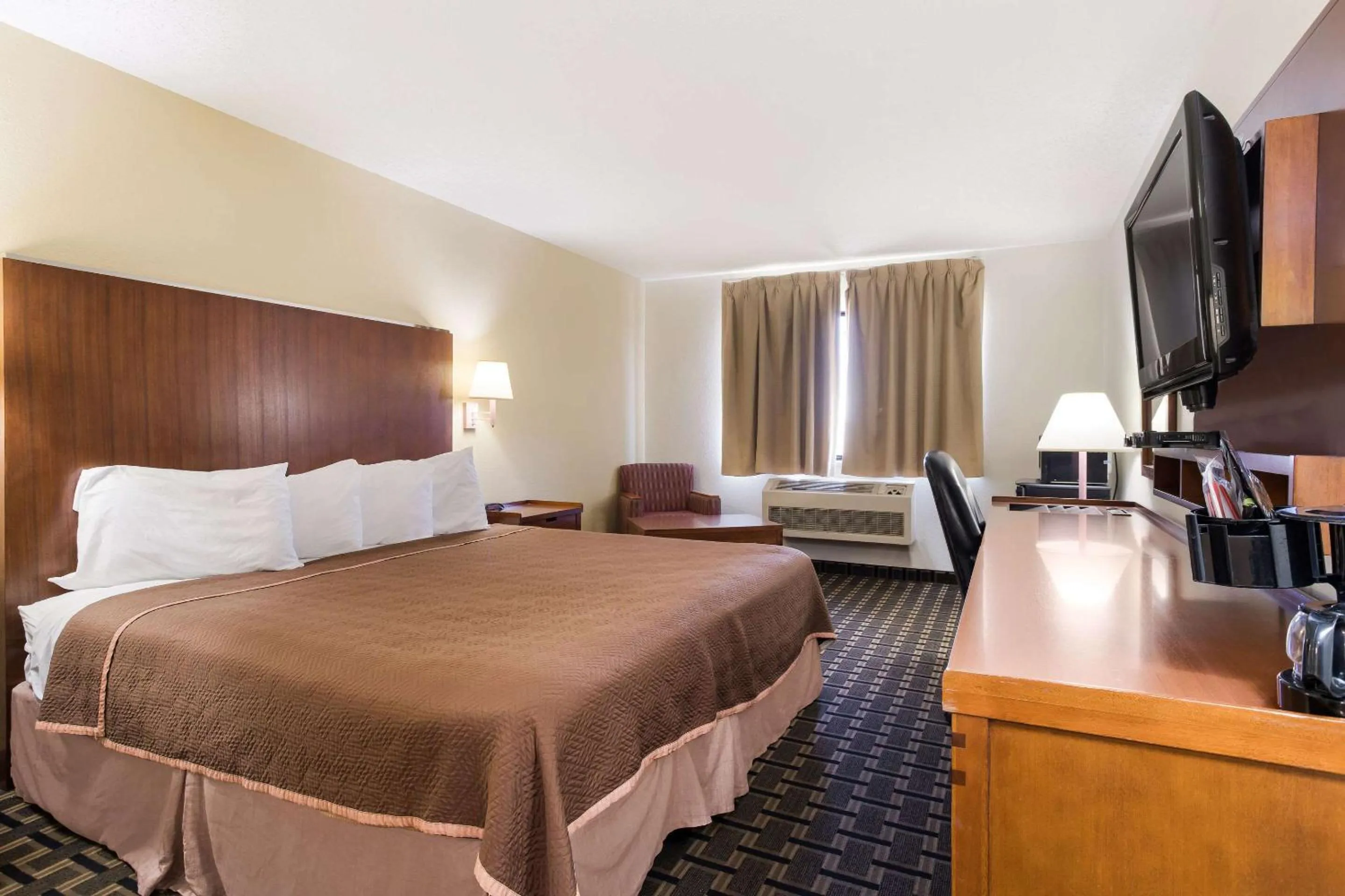 Photo of the whole room, Bed in Rodeway Inn Gallup West