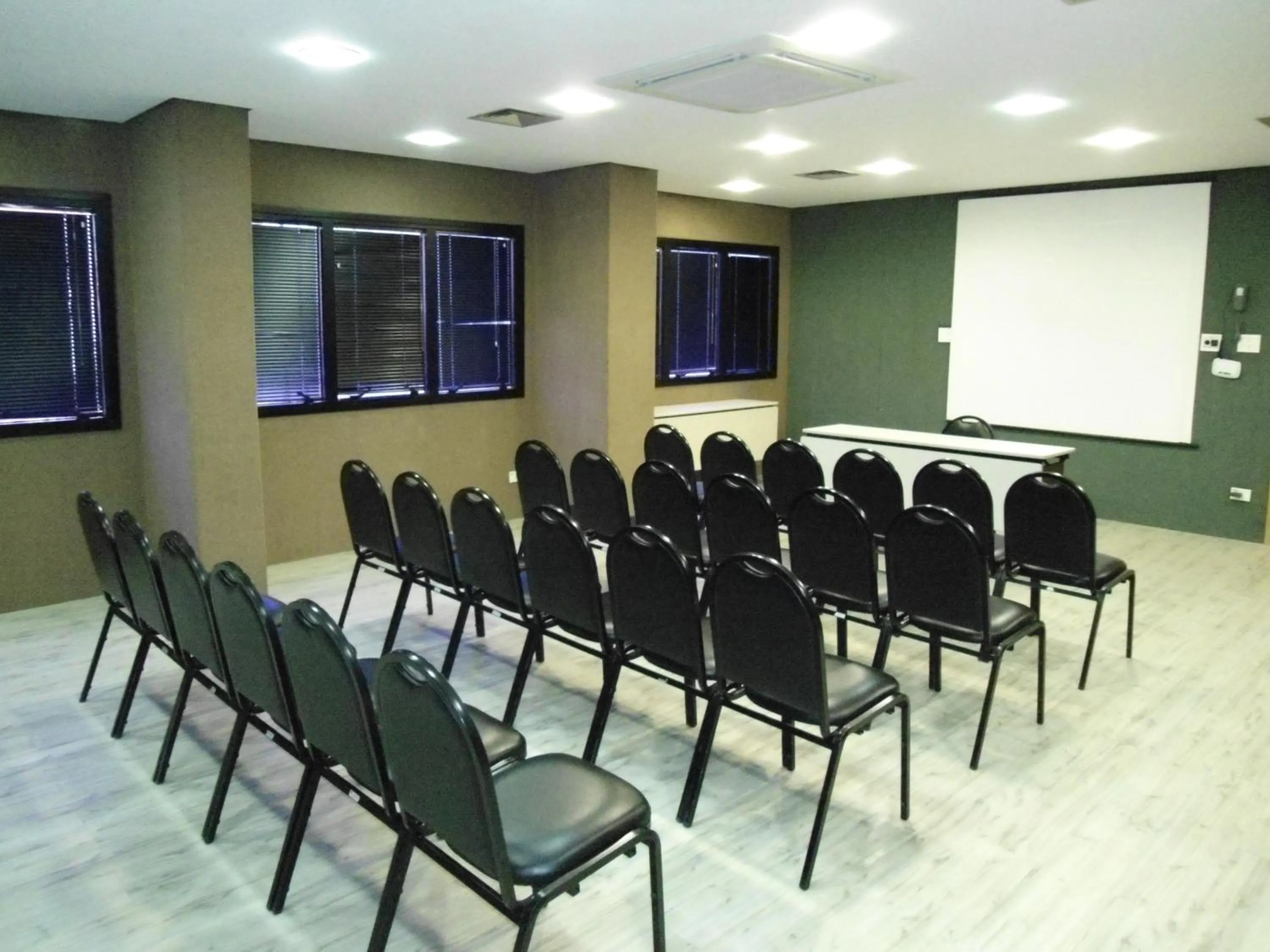 Meeting/conference room in Plaza Inn Small Town Flat