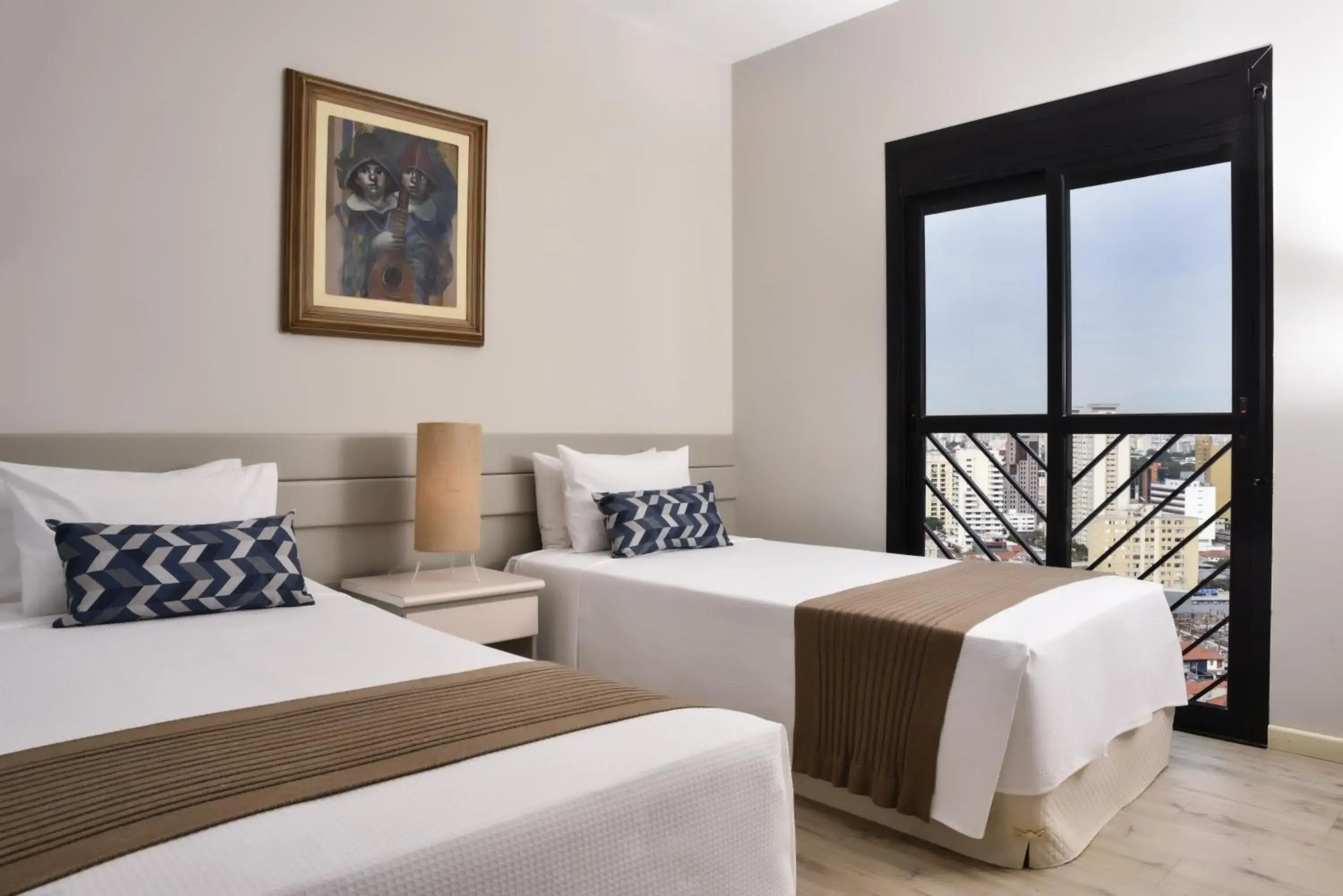 Triple Room - single occupancy in Plaza Inn Small Town Flat Triple Room - single occupancy in Plaza Inn Small Town Flat