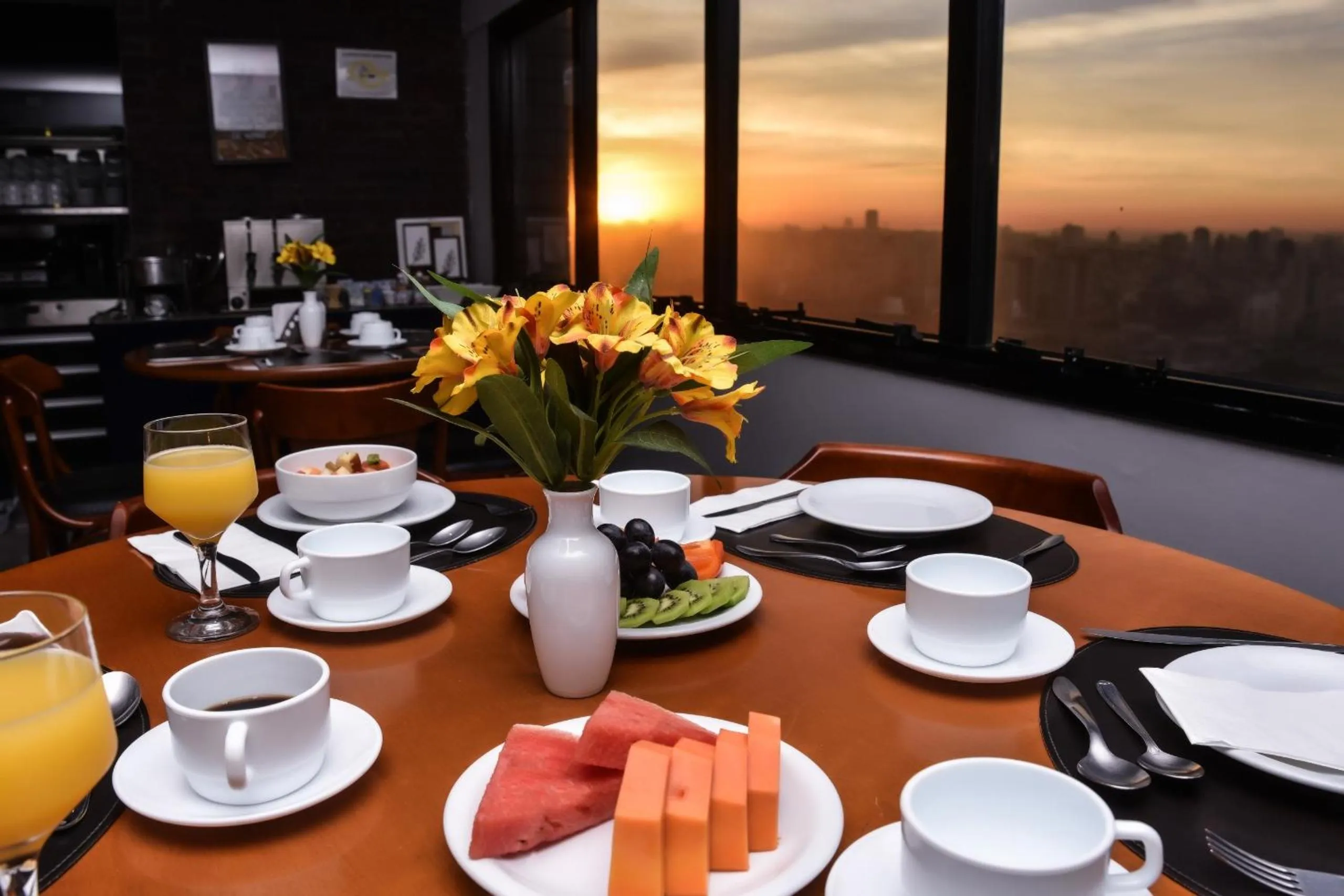 Breakfast in Plaza Inn Small Town Flat