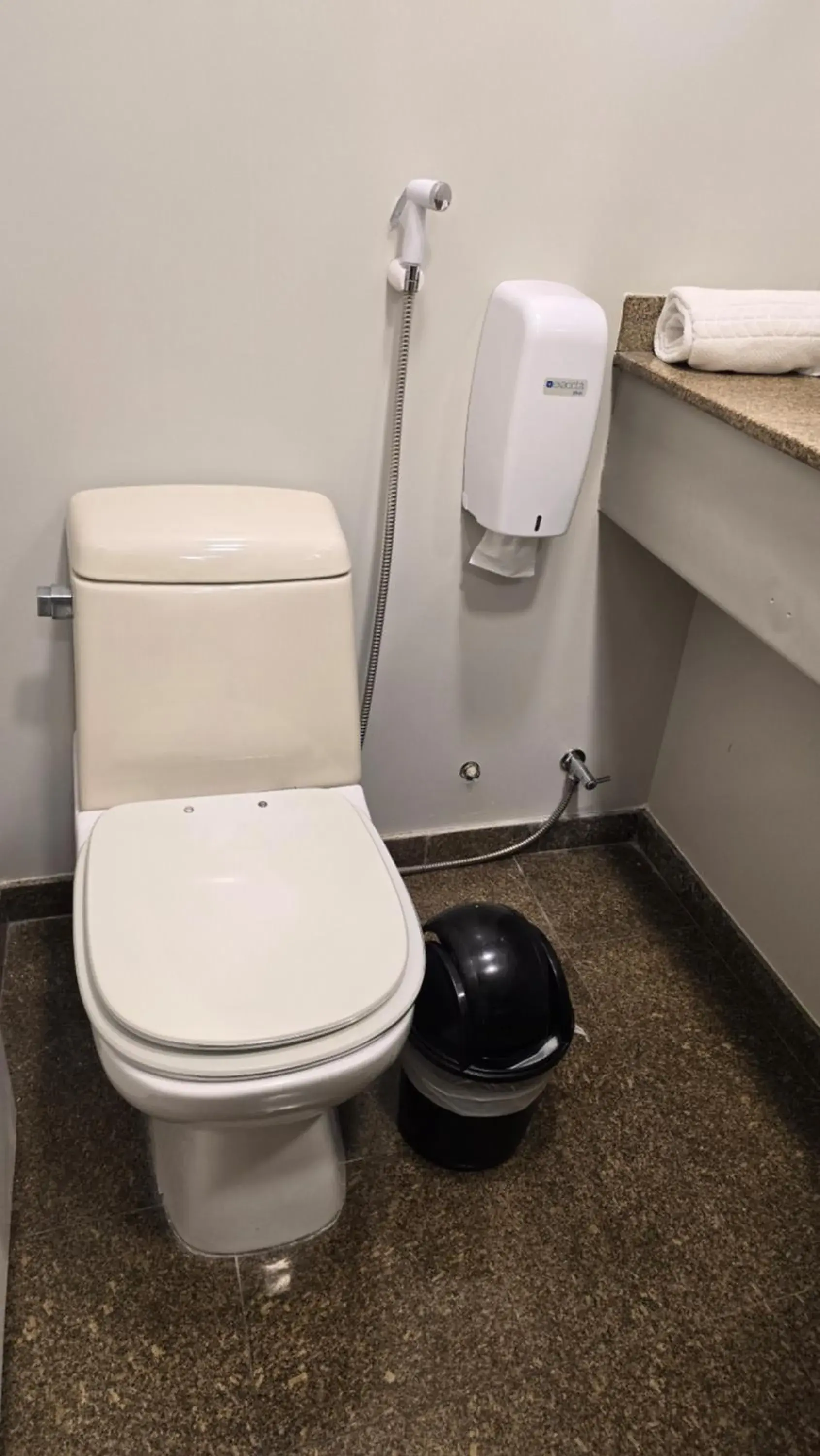 Deluxe Double Room with Bath - single occupancy in Plaza Inn Small Town Flat Deluxe Double Room with Bath - single occupancy in Plaza Inn Small Town Flat