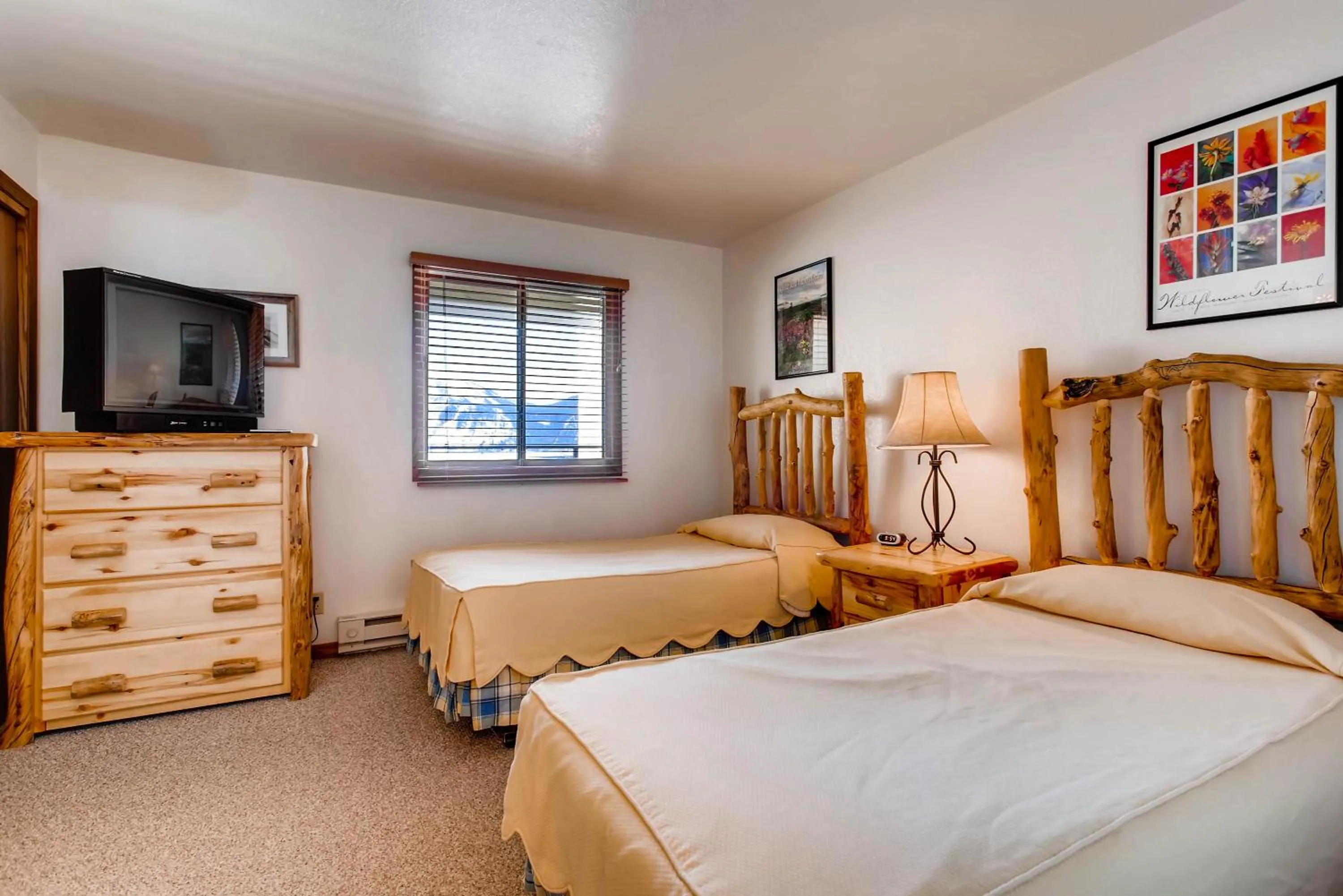 Bed in The Plaza Condominiums by Crested Butte Mountain Resort