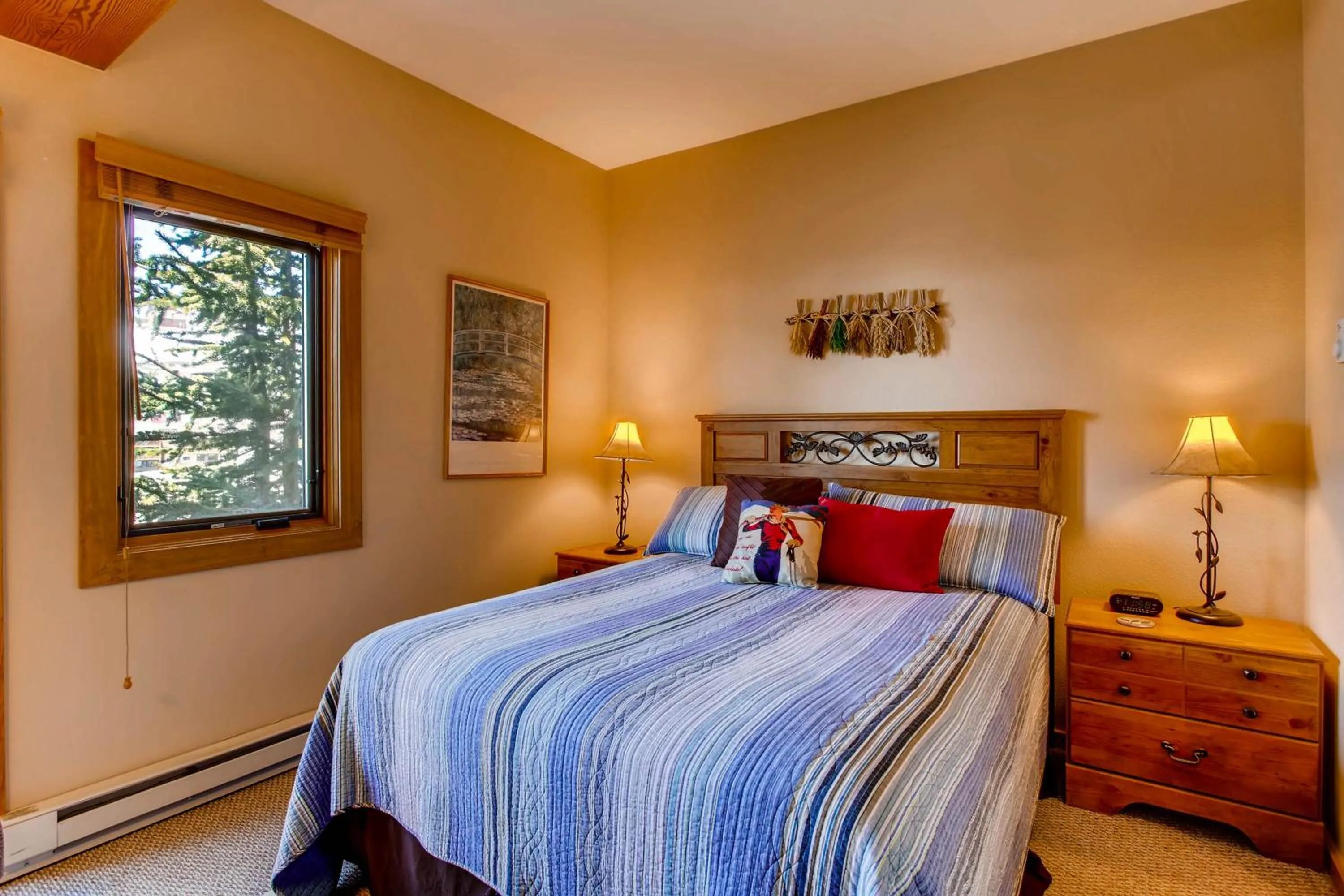 Bed in The Plaza Condominiums by Crested Butte Mountain Resort