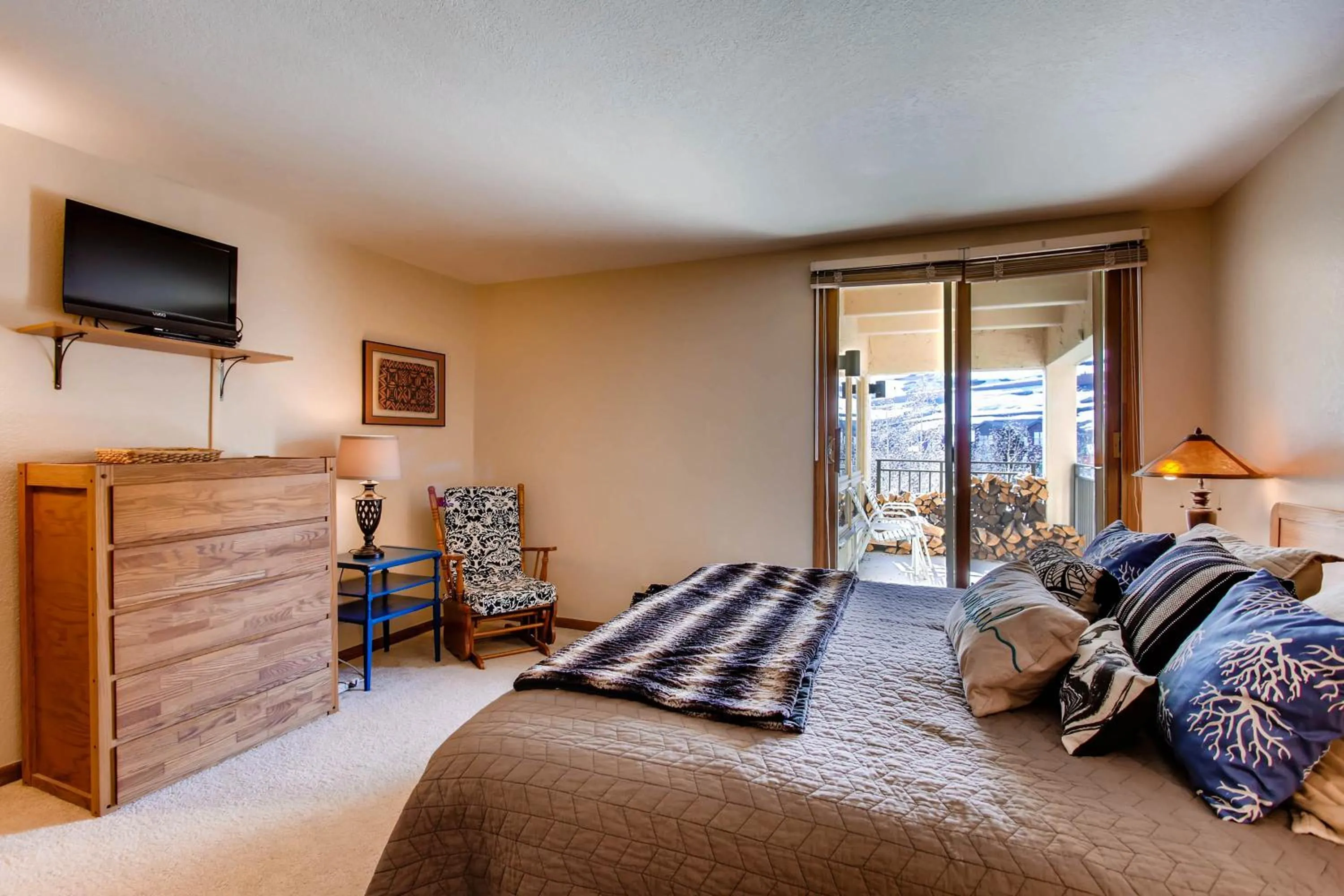 Bed in The Plaza Condominiums by Crested Butte Mountain Resort